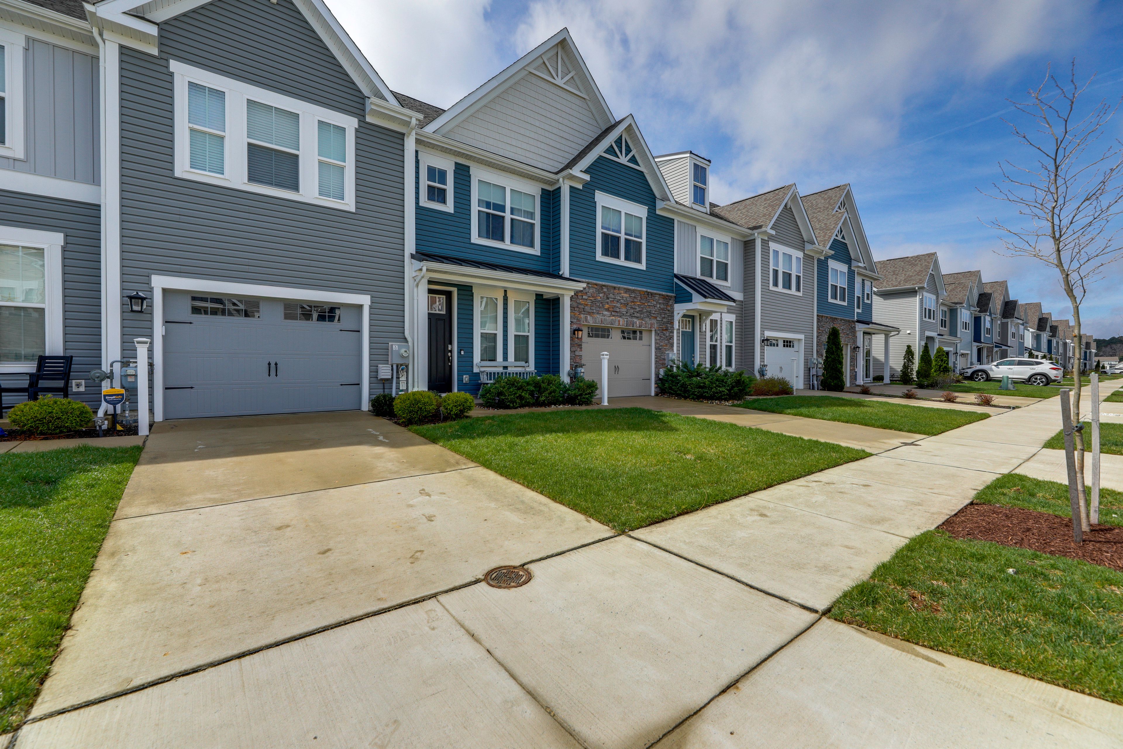 Garage (1 Vehicle) | Driveway (1 Vehicle)