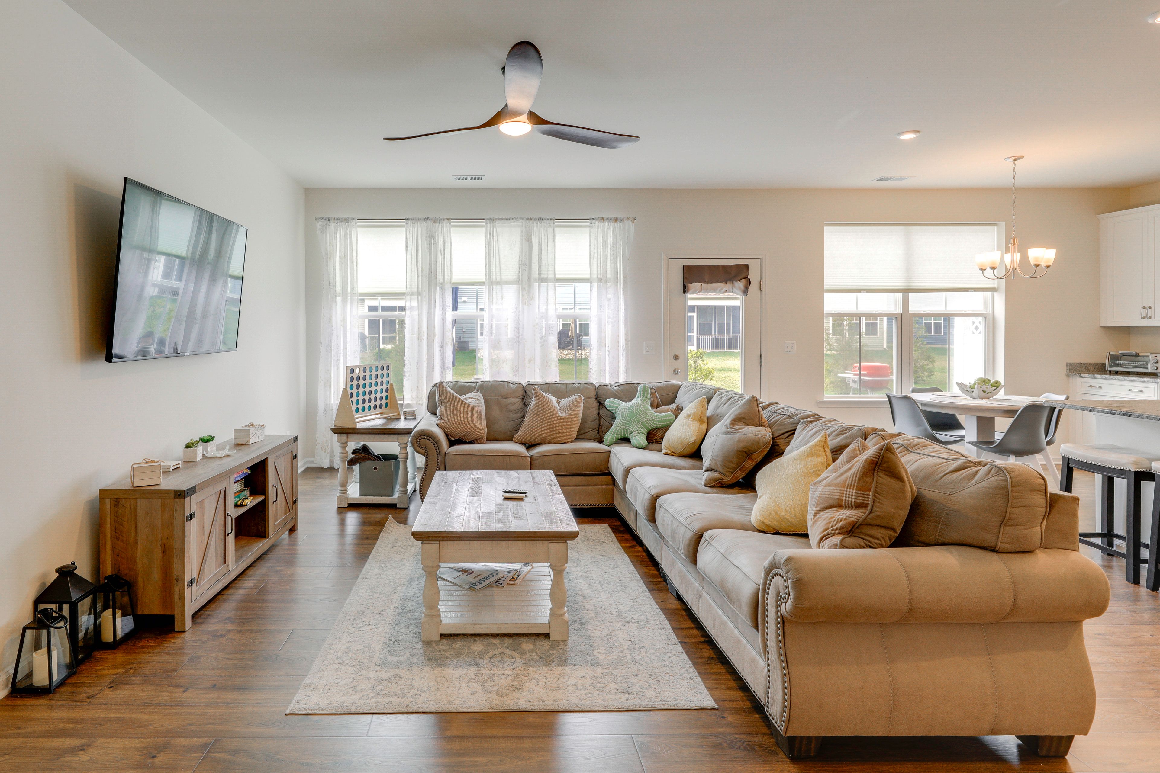 Living Room | 1st Floor | Smart TV