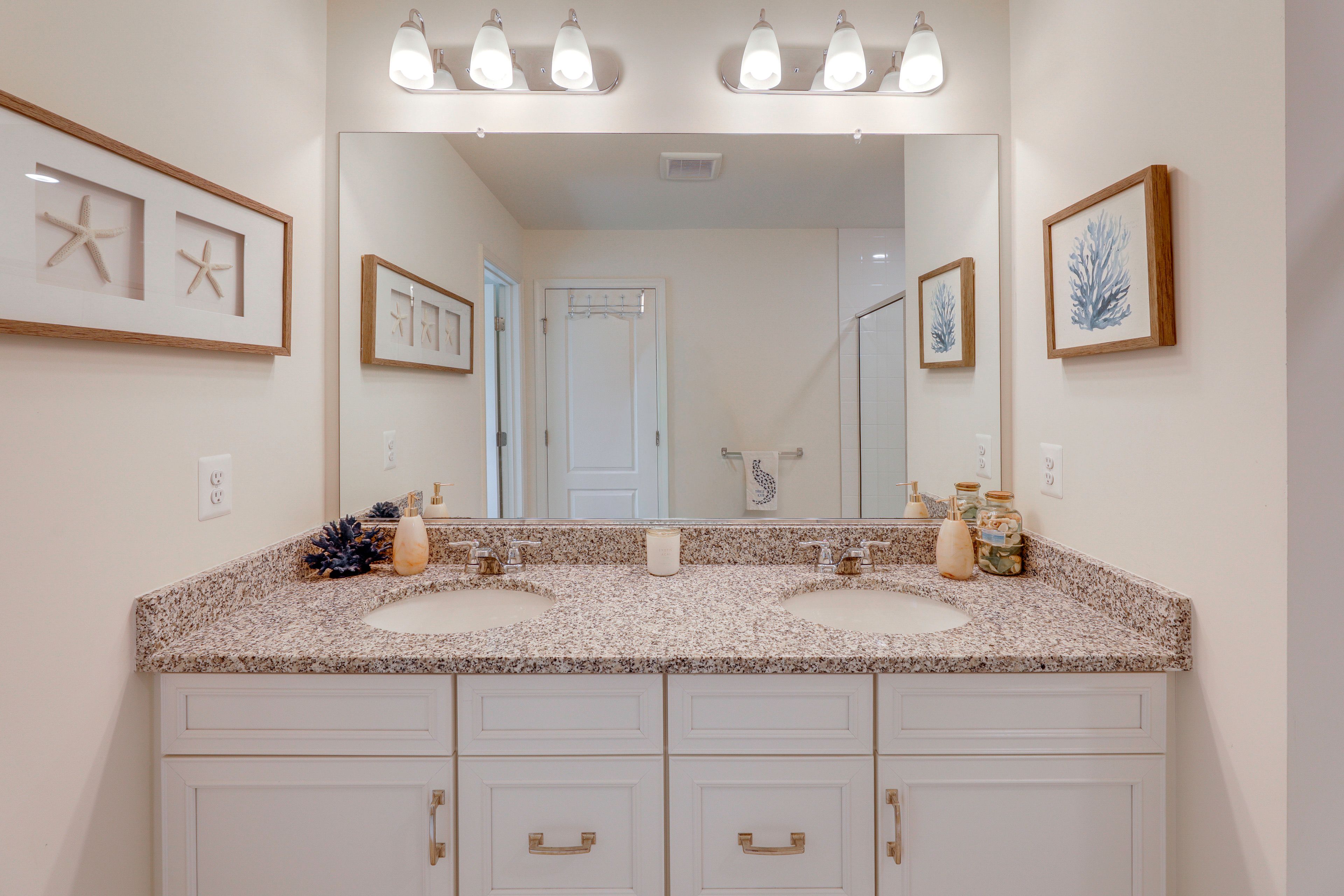 En-Suite Bathroom | Towels Provided | 2nd Floor