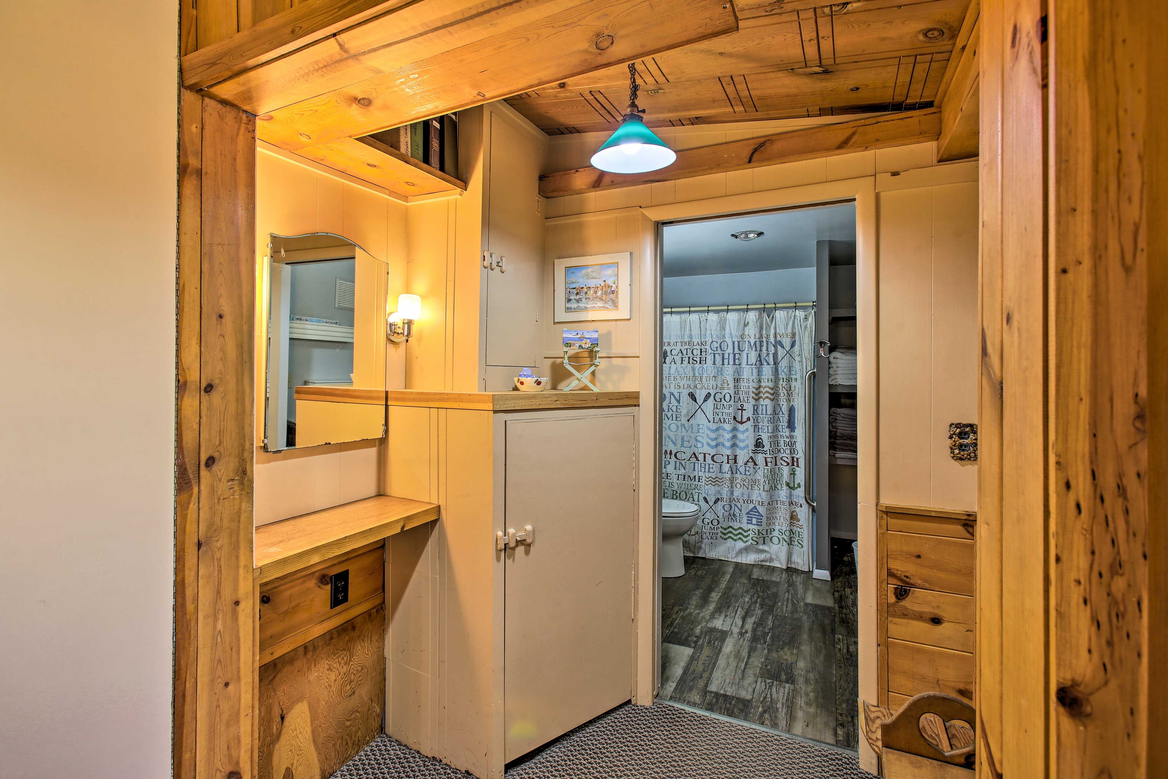 Full Bathroom | Main House | Towels Not Provided