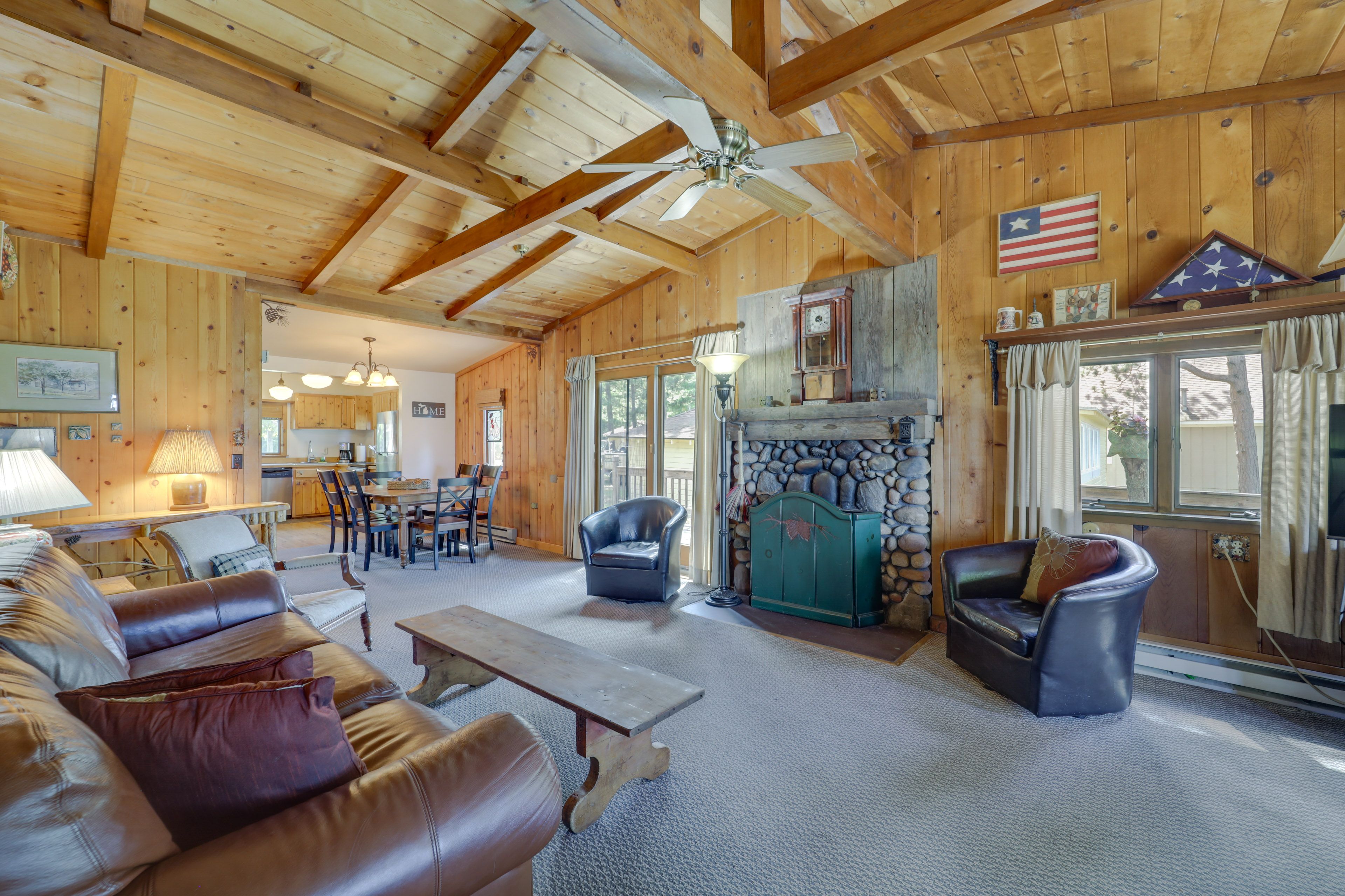 Living Room | Main House | Smart TV w/ Cable