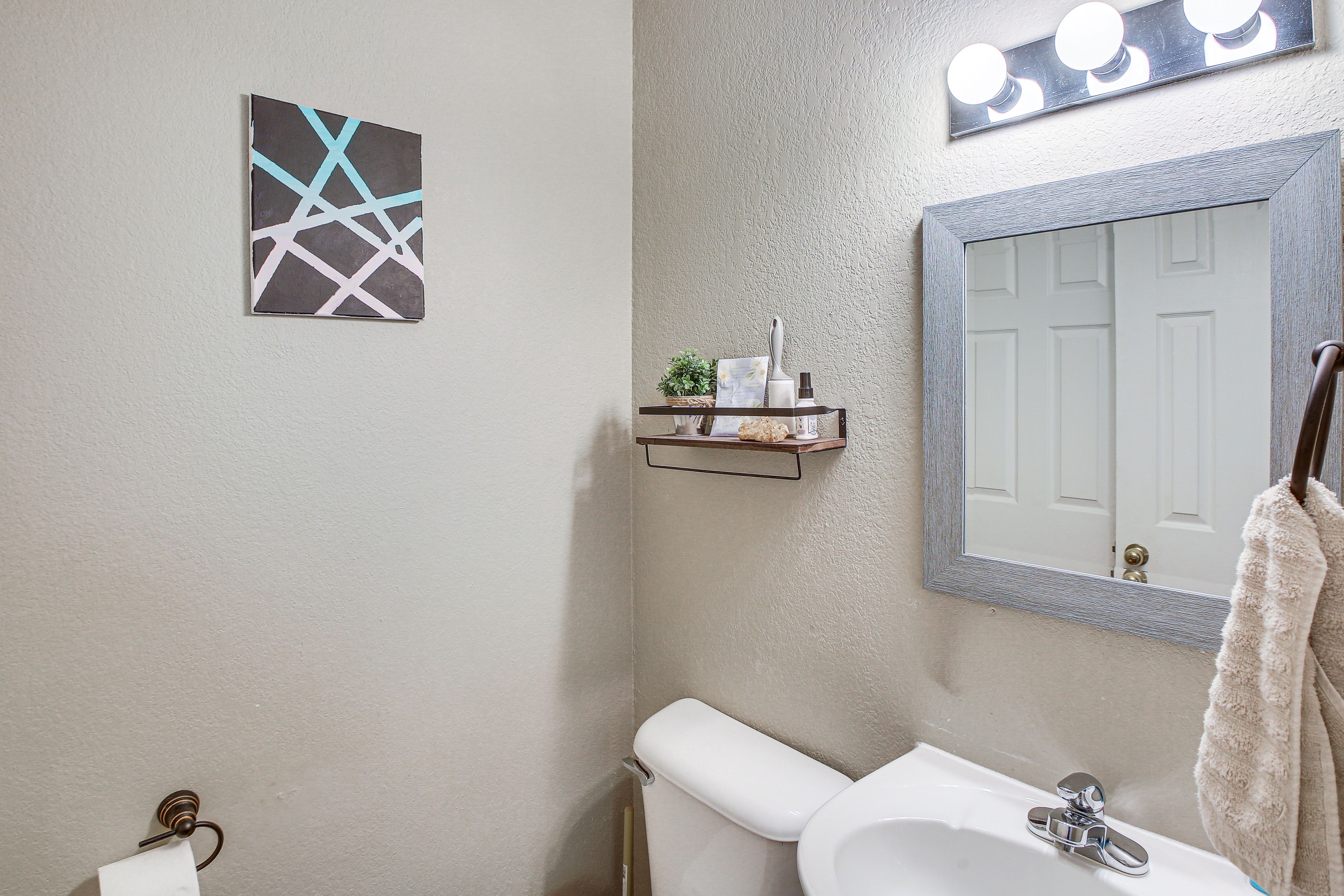 Half Bathroom | 1st Floor