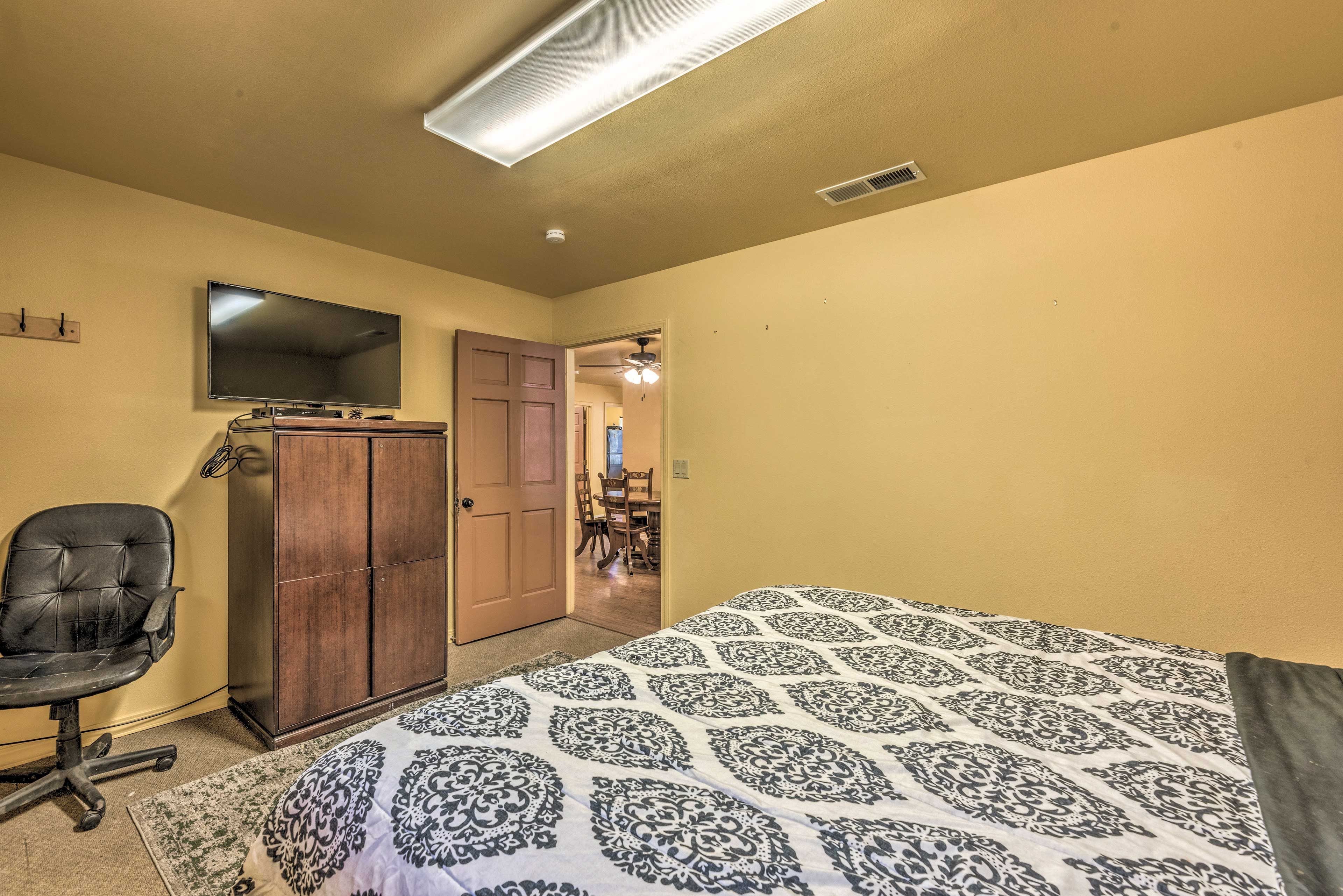 Bedroom 1 | Smart TV