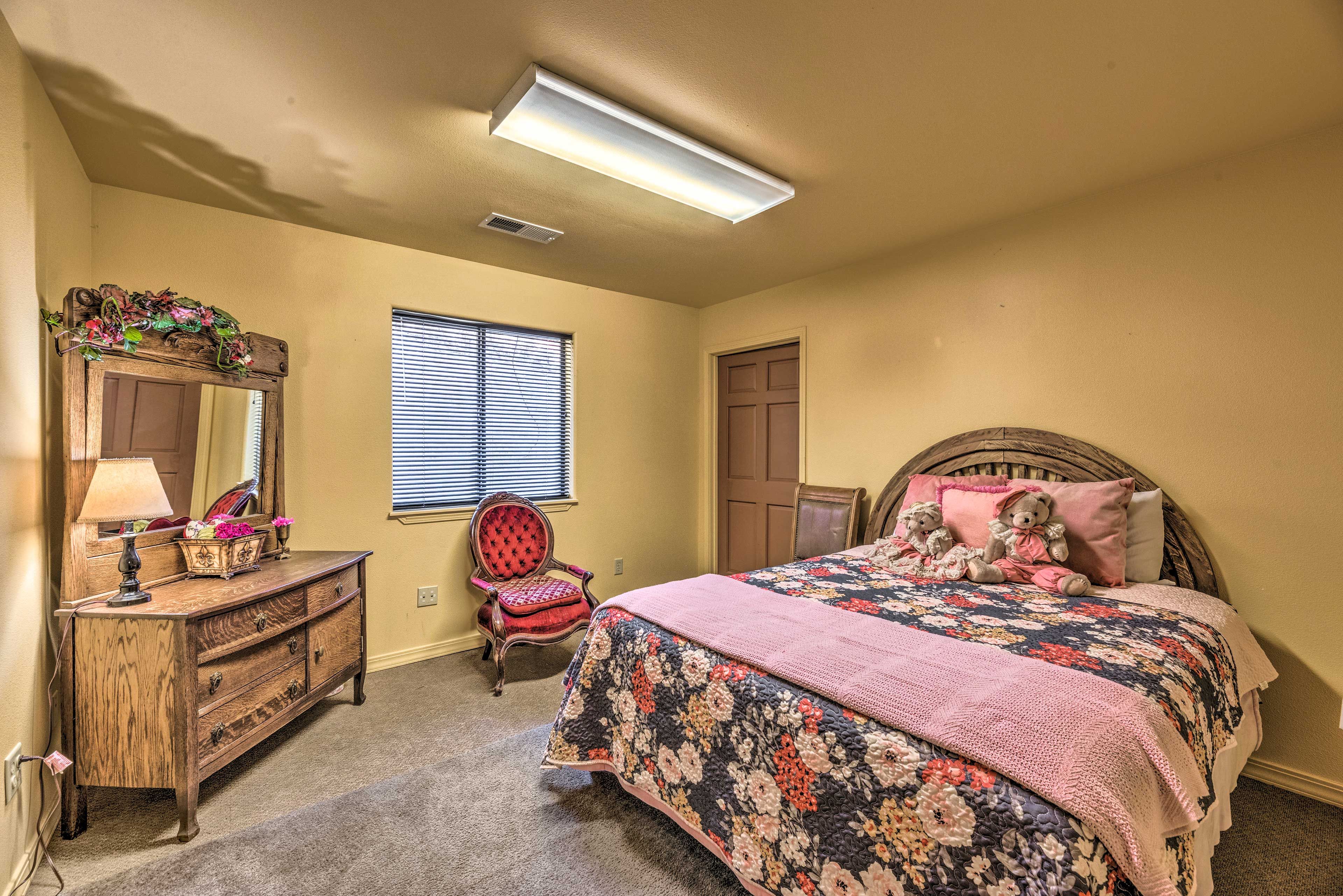 Bedroom 3 | Queen Bed