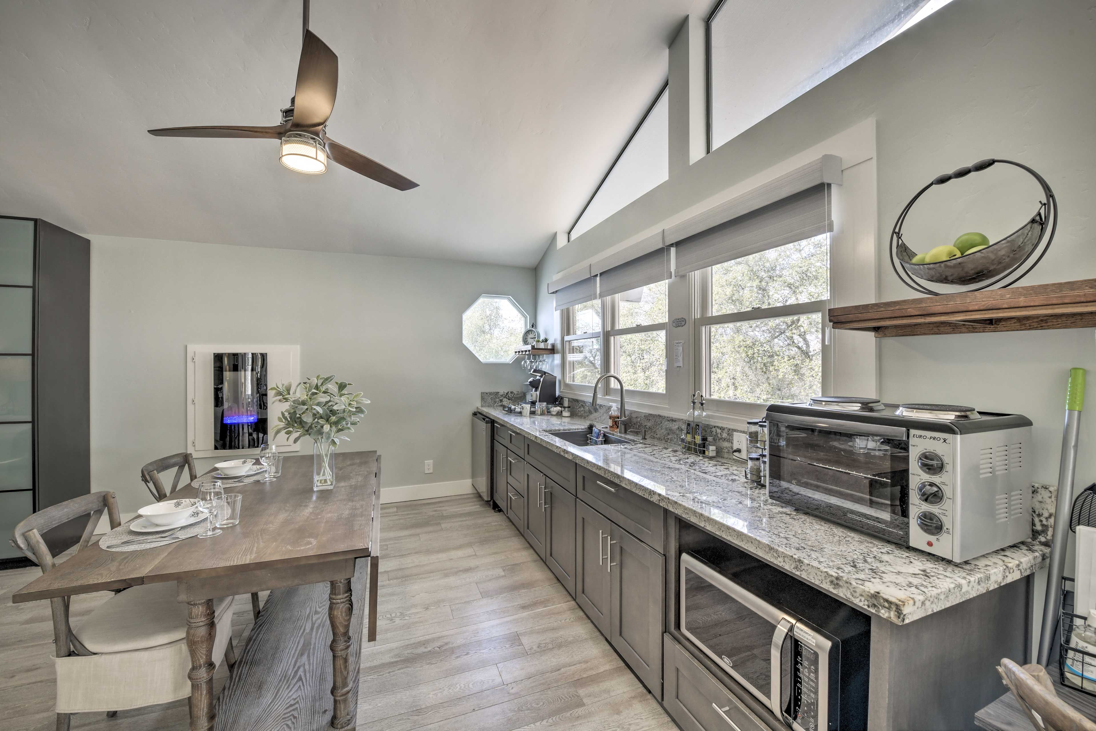 Kitchenette | Well-Equipped