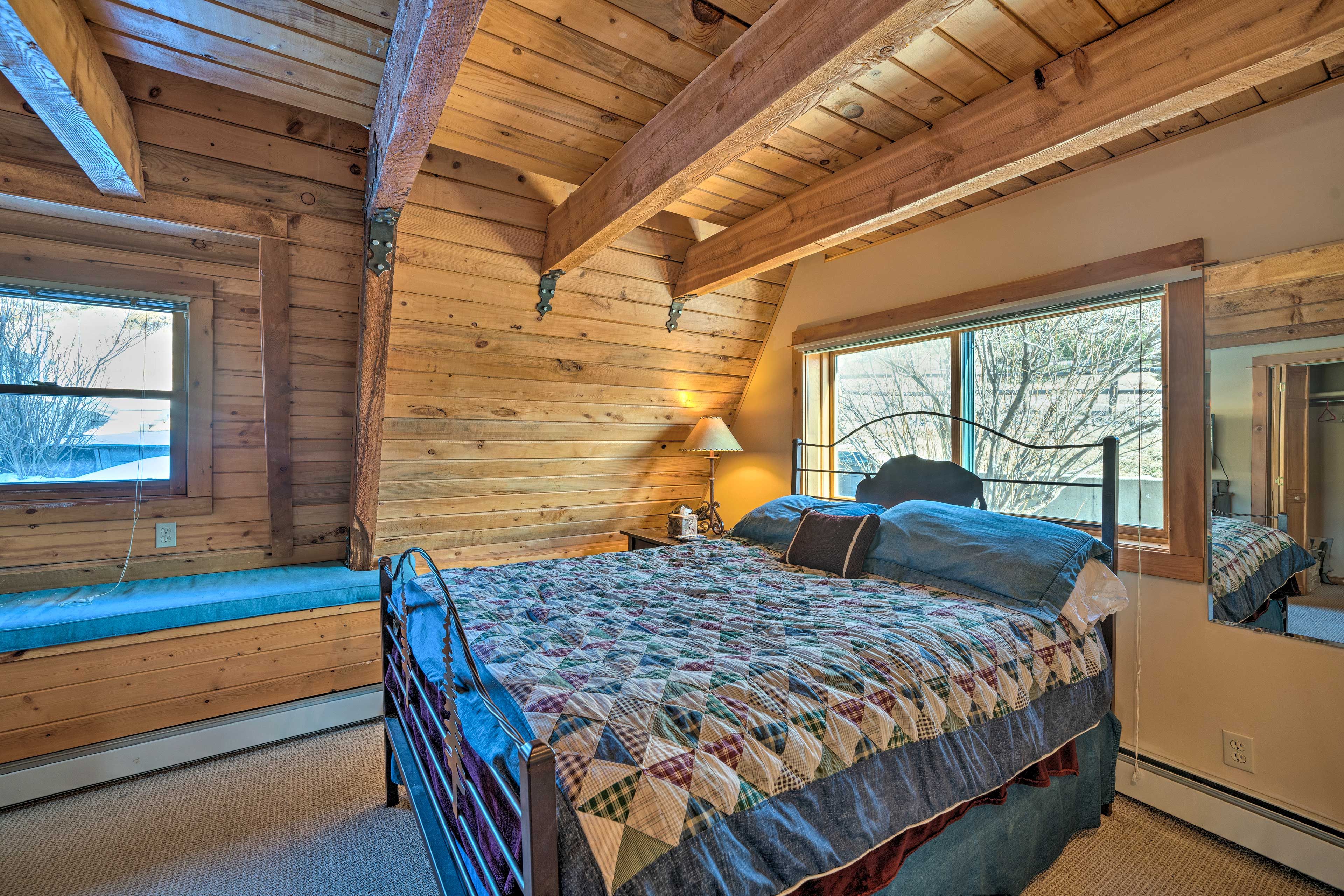 Bedroom 3 | Queen Bed