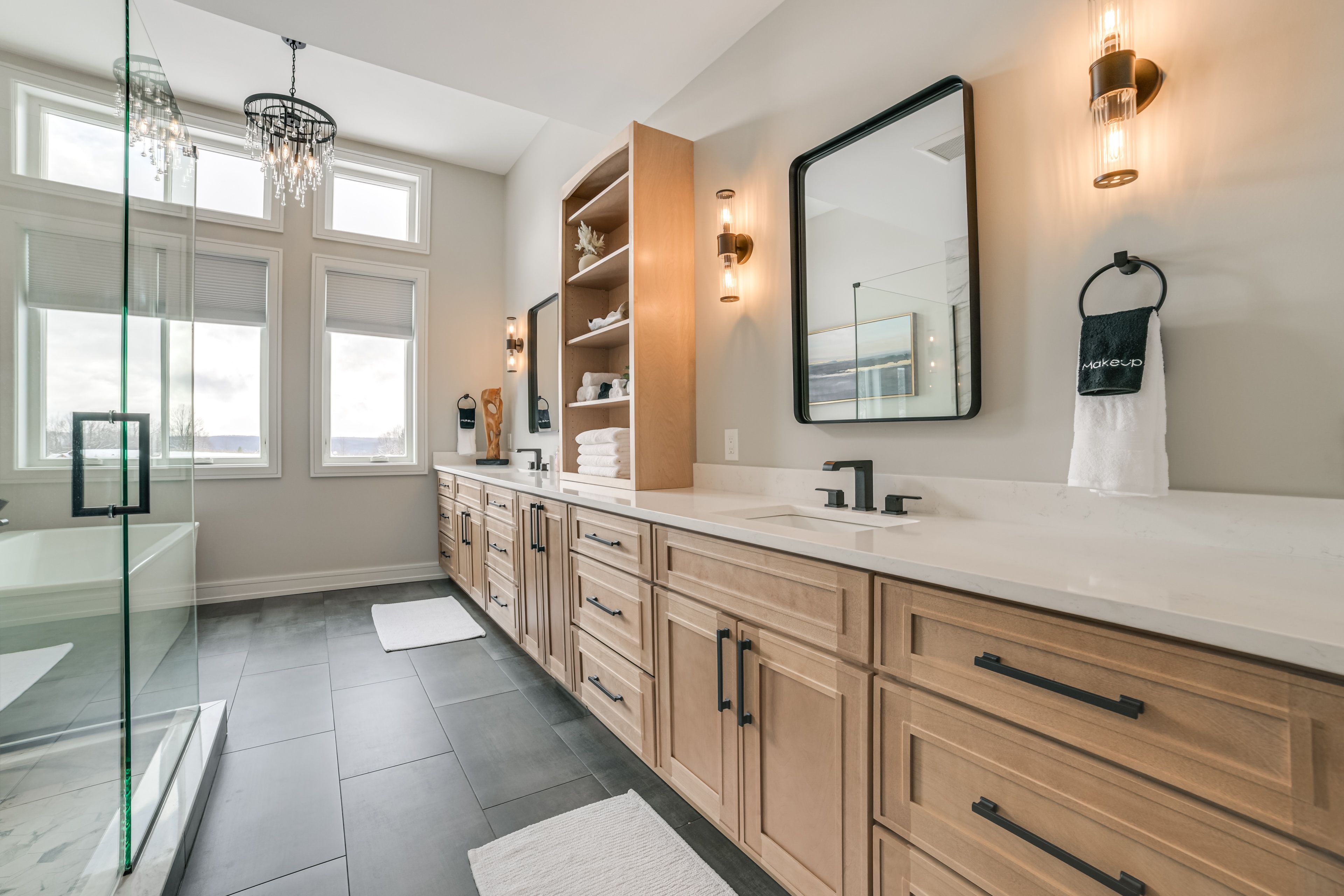 En-Suite Bathroom | Soaking Tub | 2nd Floor