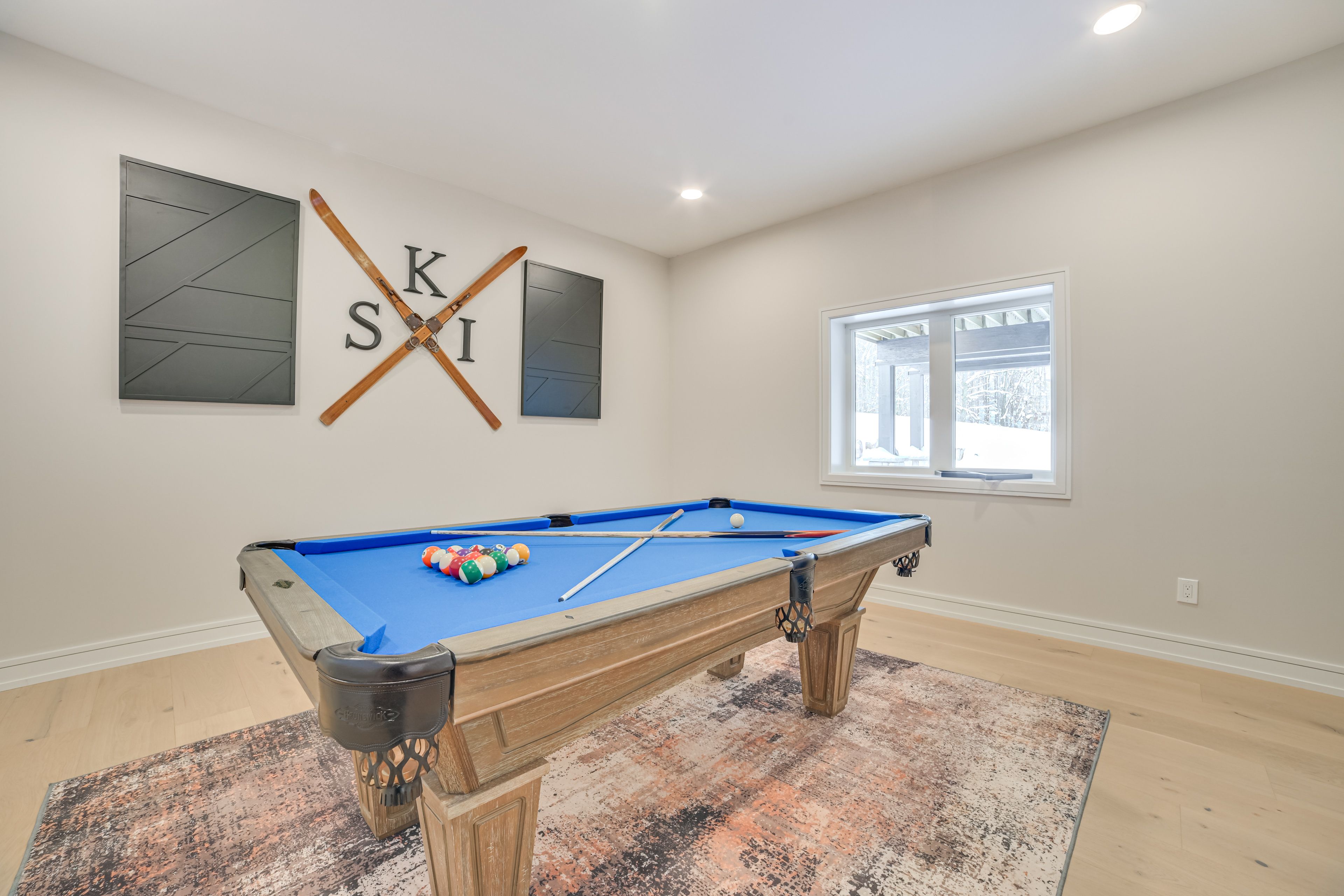 Pool Table | Wet Bar | 2 Living Areas | Free WiFi