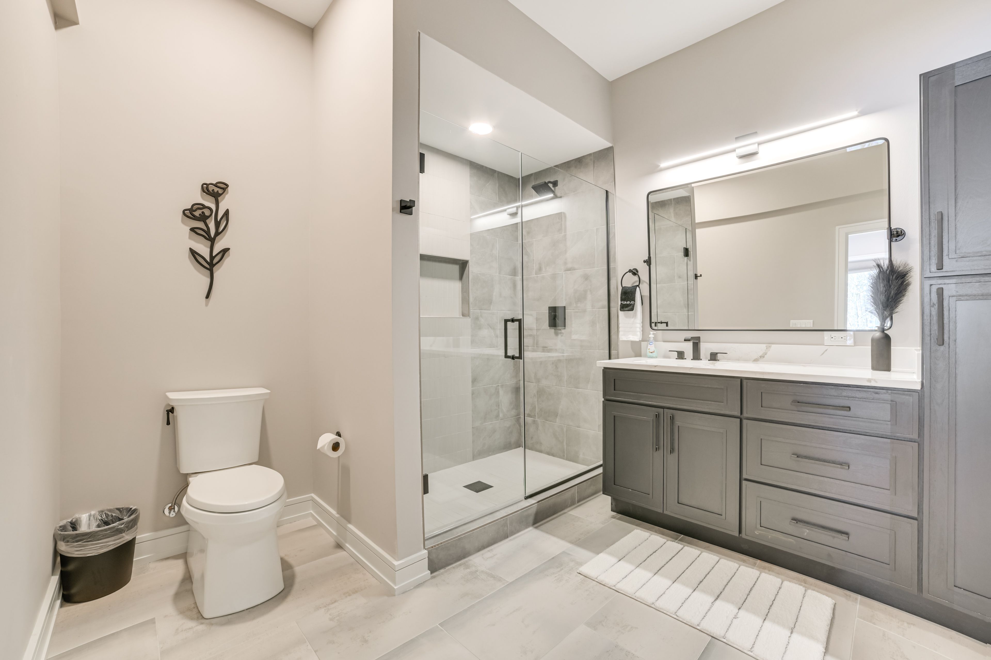 En-Suite Bathroom | Towels Provided | 2nd Floor