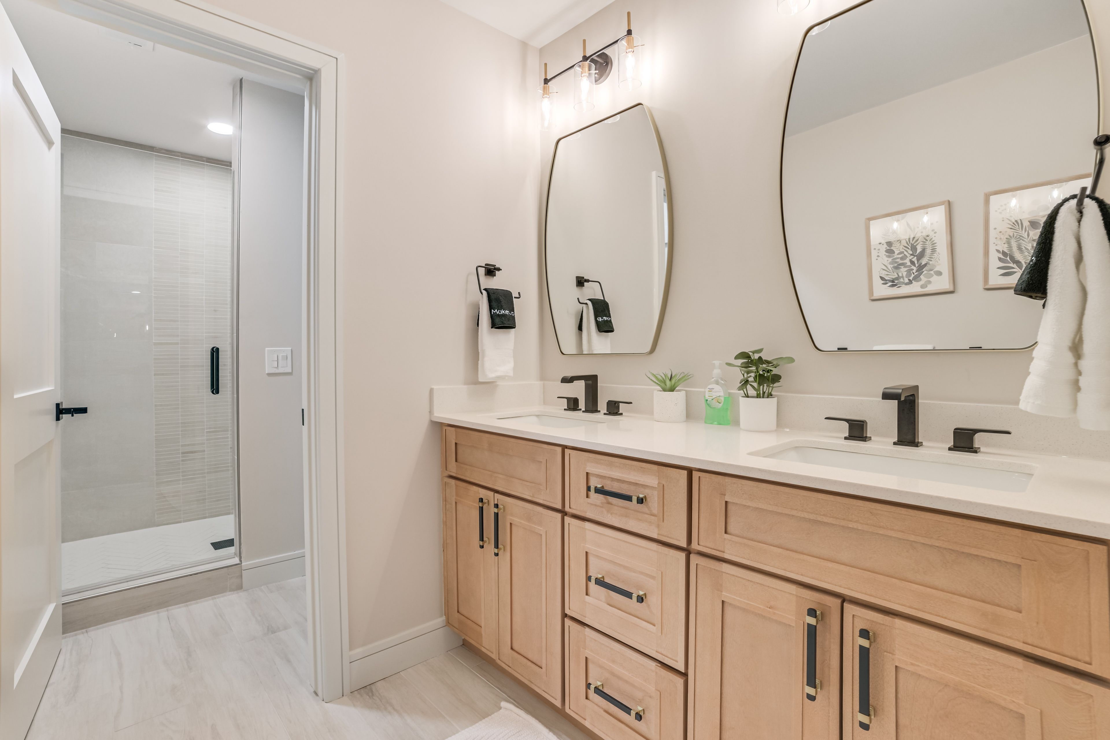 Full Bathroom | 1st Floor