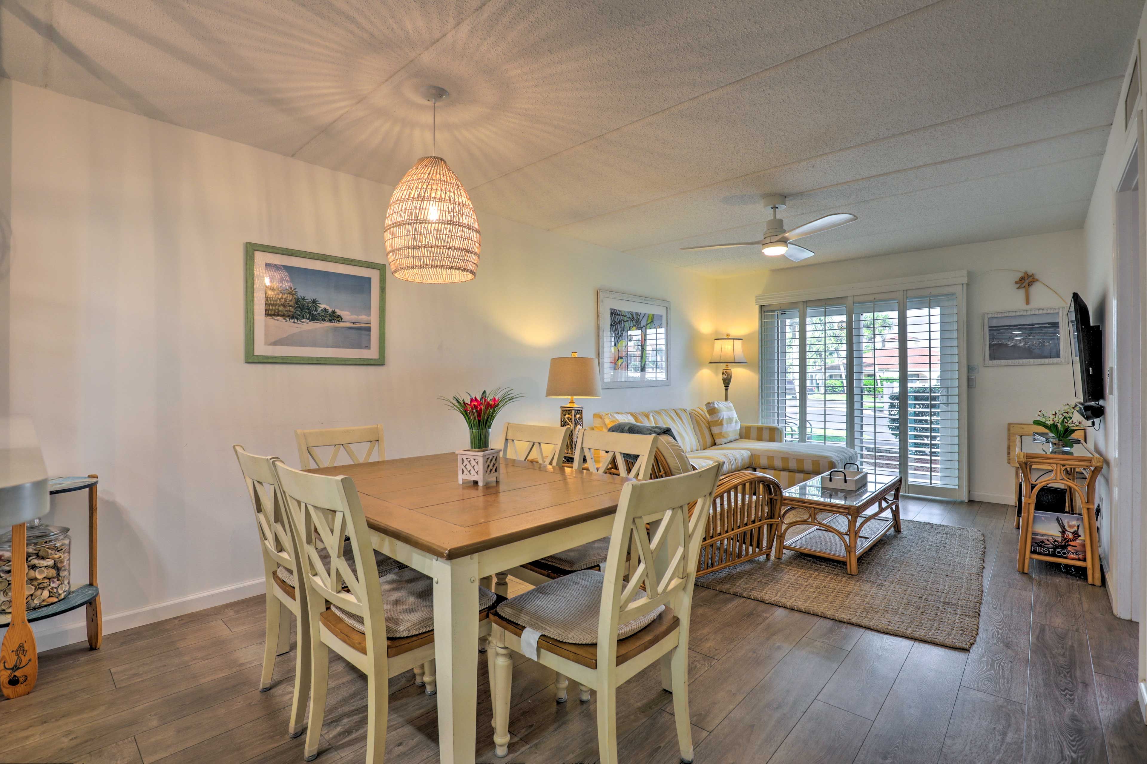 Dining Area | Dishware Provided | Central Air Conditioning