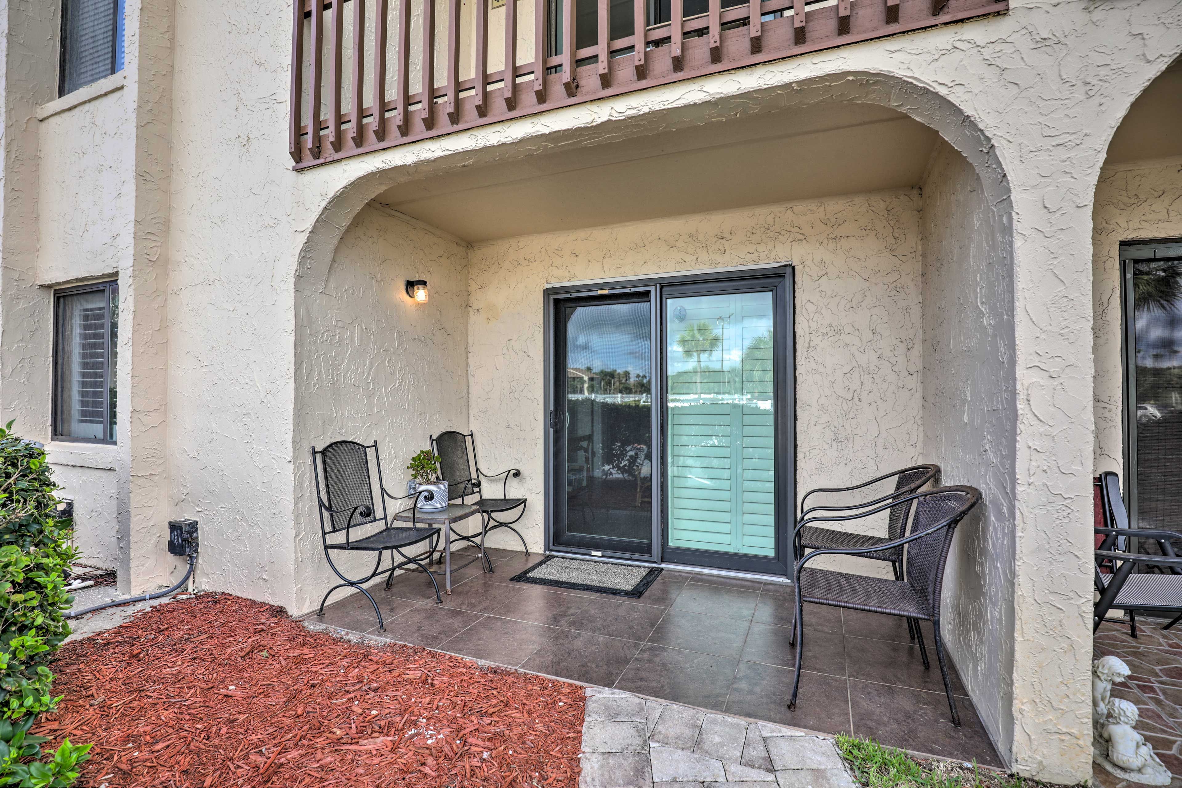Private Patio | 878 Sq Ft | Bottom Level