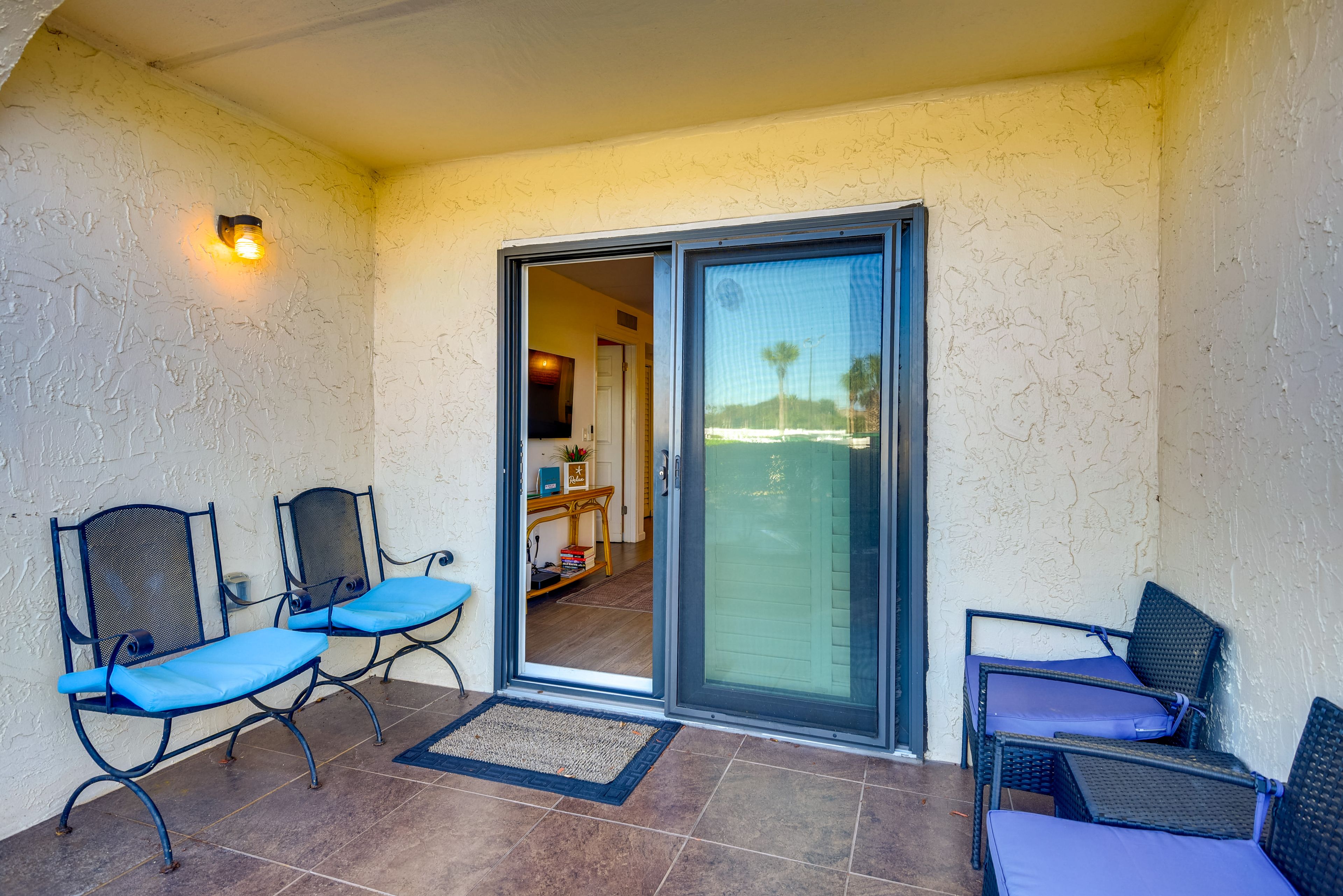 Private Patio | 878 Sq Ft | Ground Floor