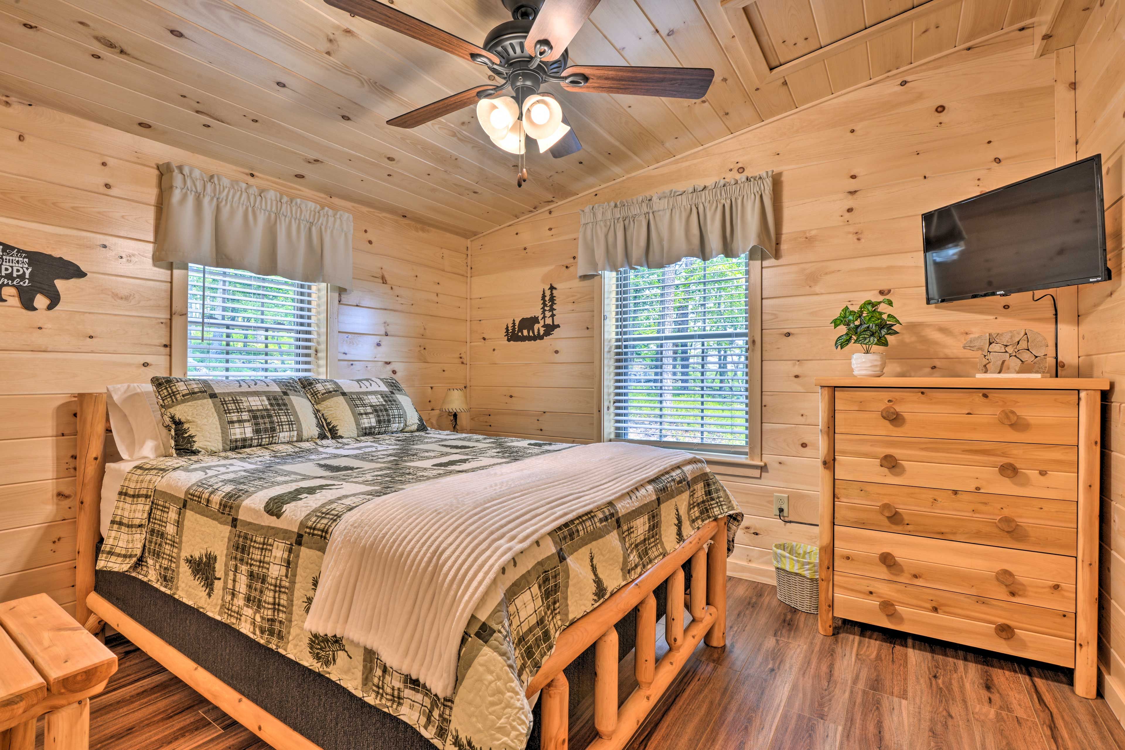Bedroom 2 | Queen Bed | Smart TV