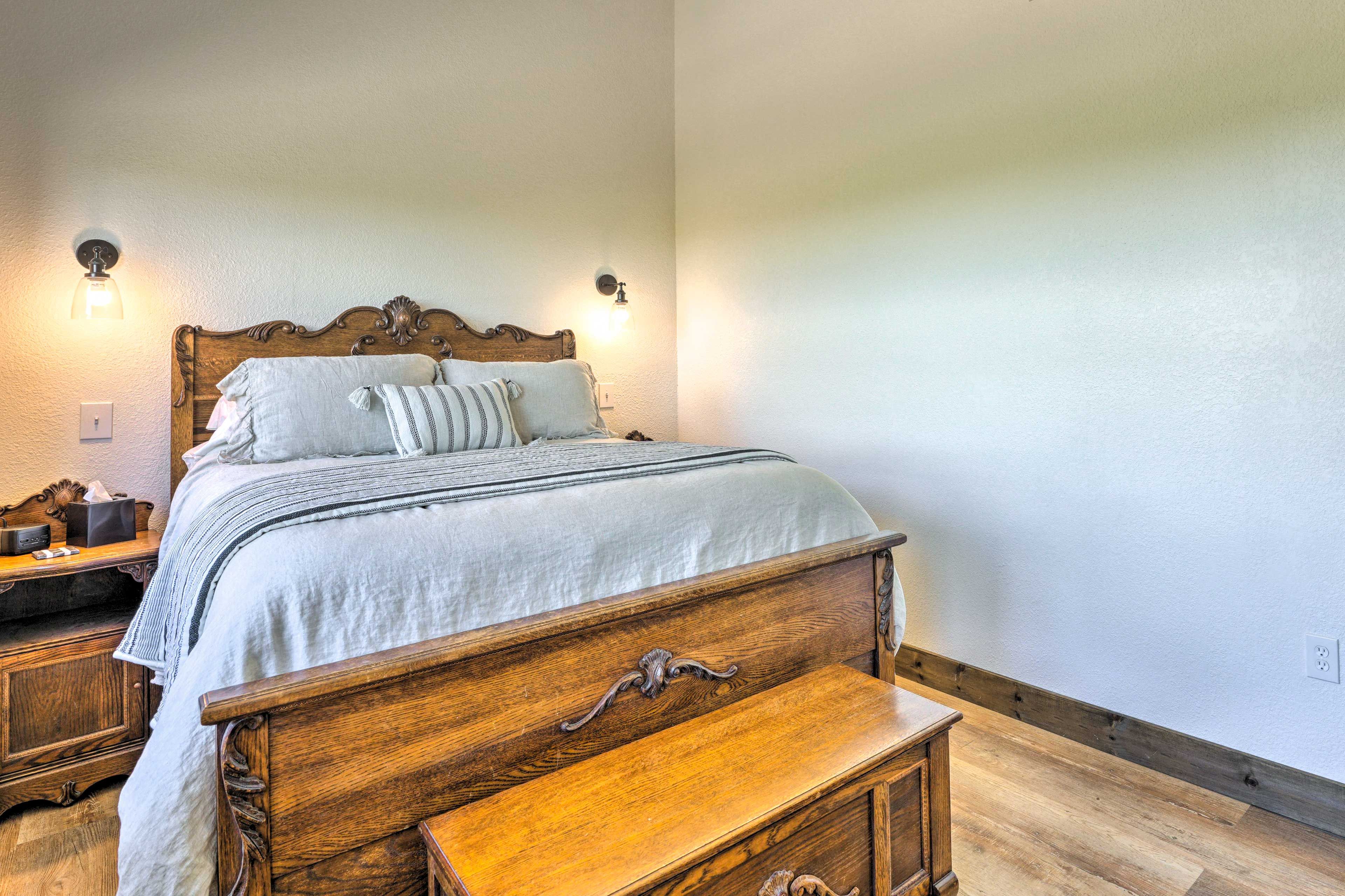 Bedroom 2 | Queen Bed