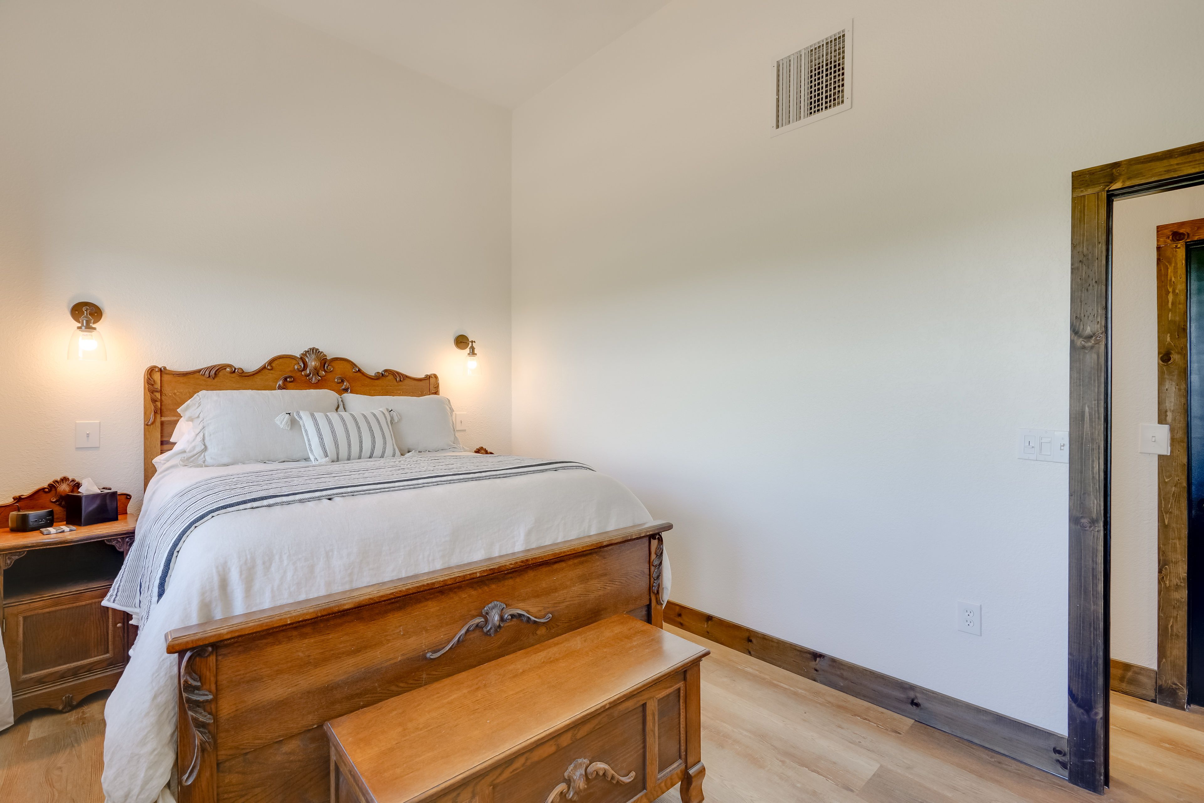 Bedroom 2 | Queen Bed