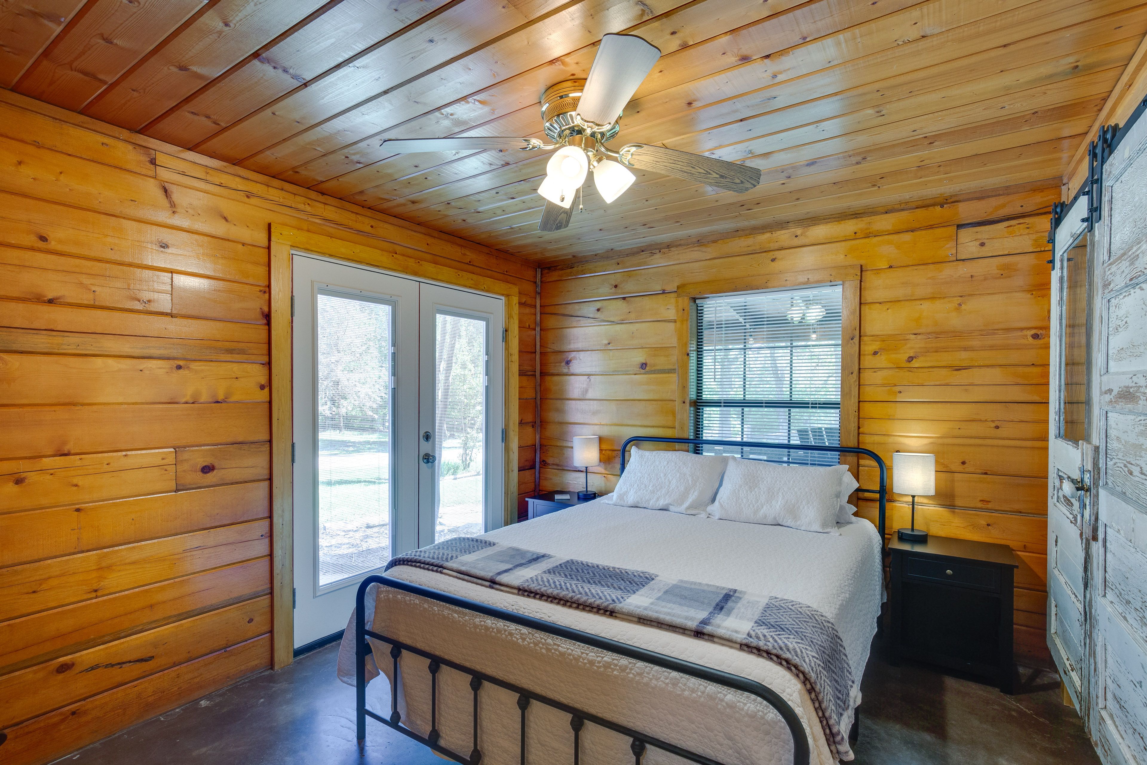Bedroom 2 | Queen Bed