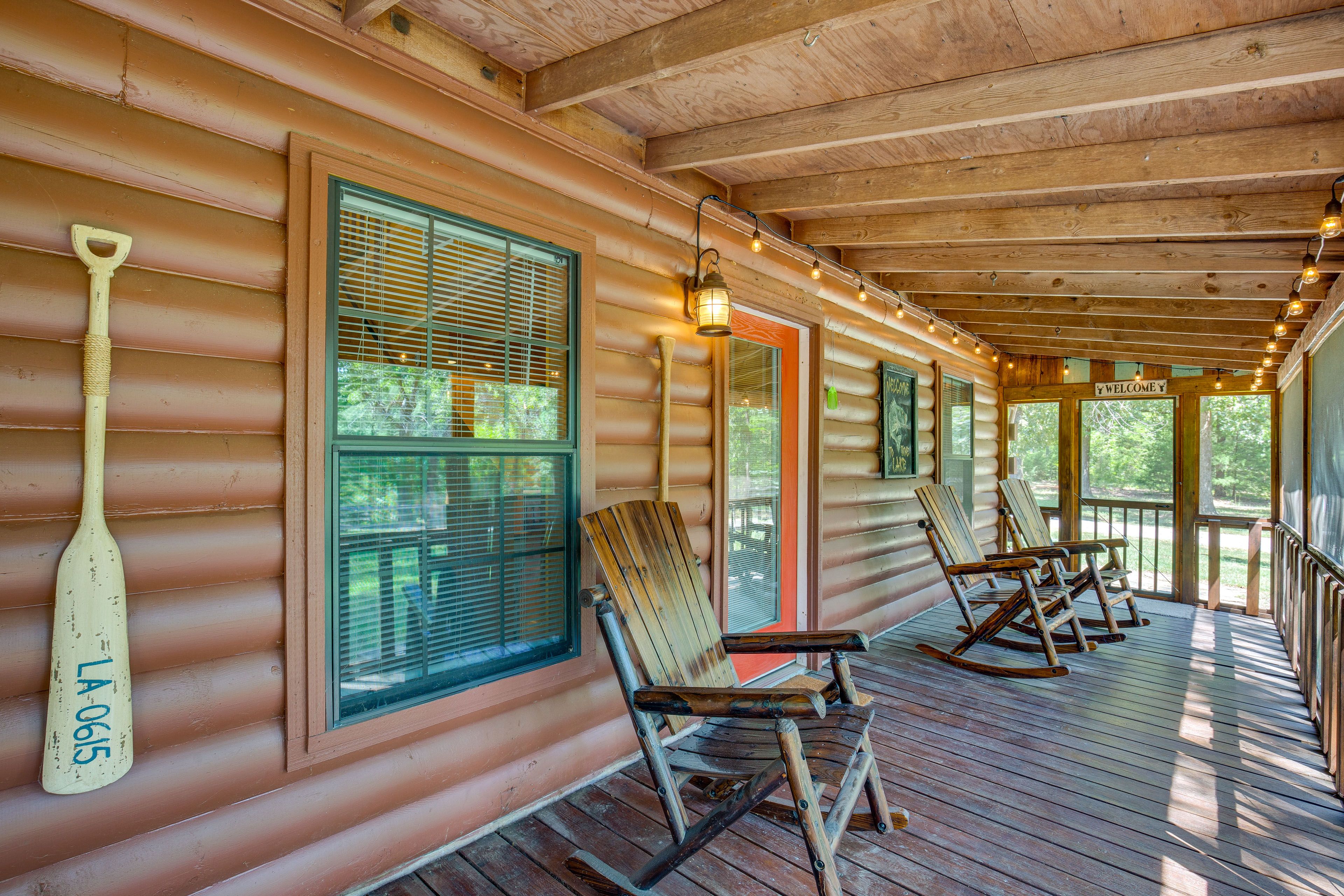 Screened Porch w/ Seating