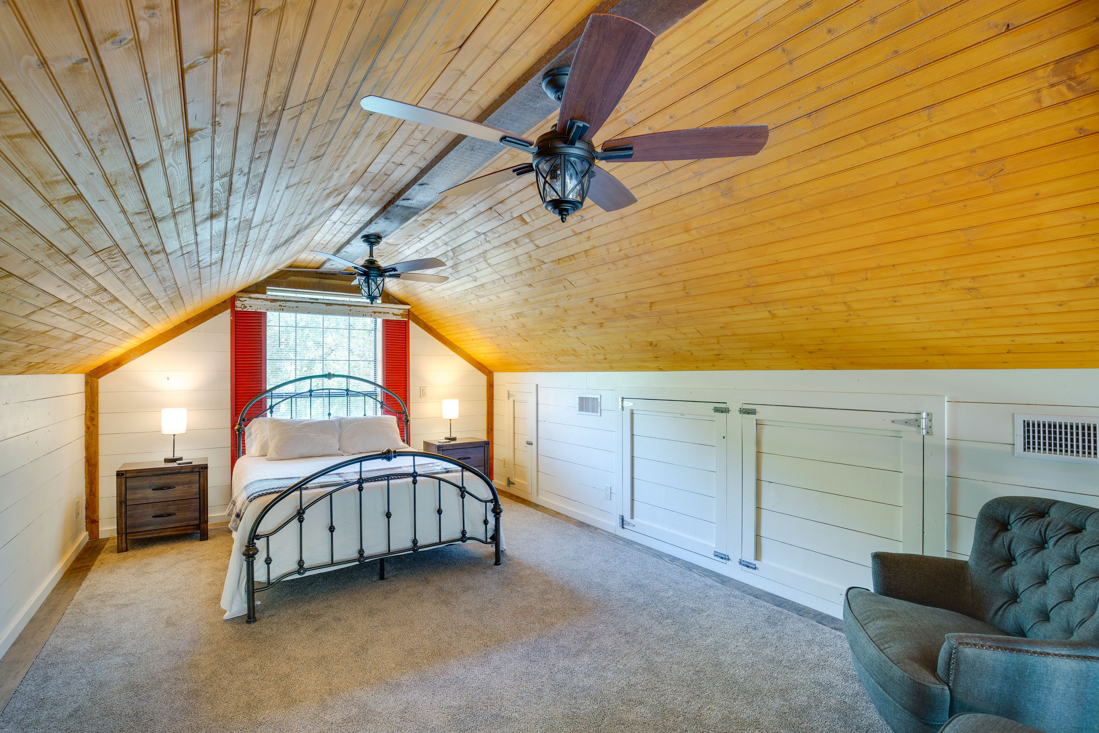 Loft | Queen Bed