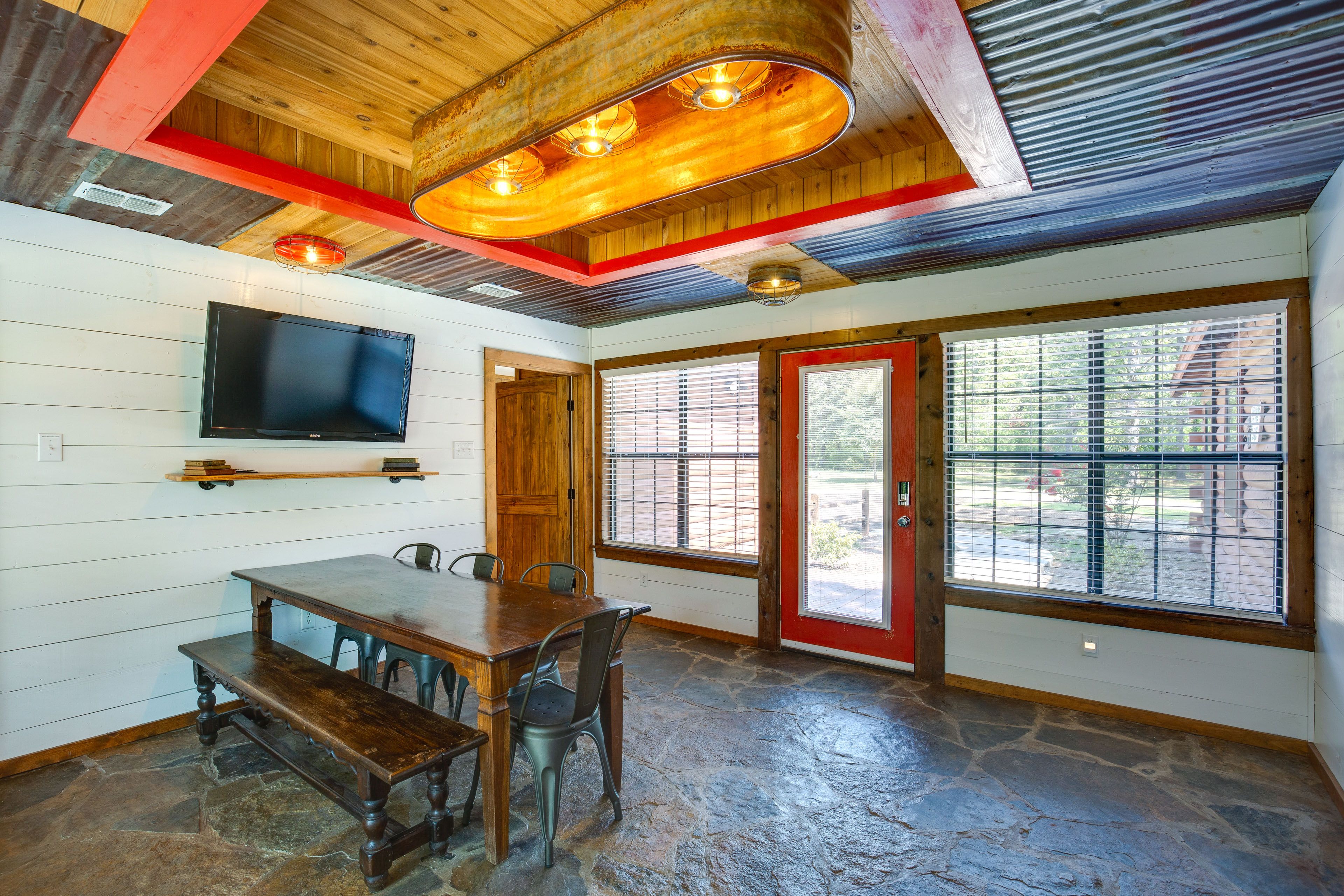 Dining Room | Dishes & Flatware Provided