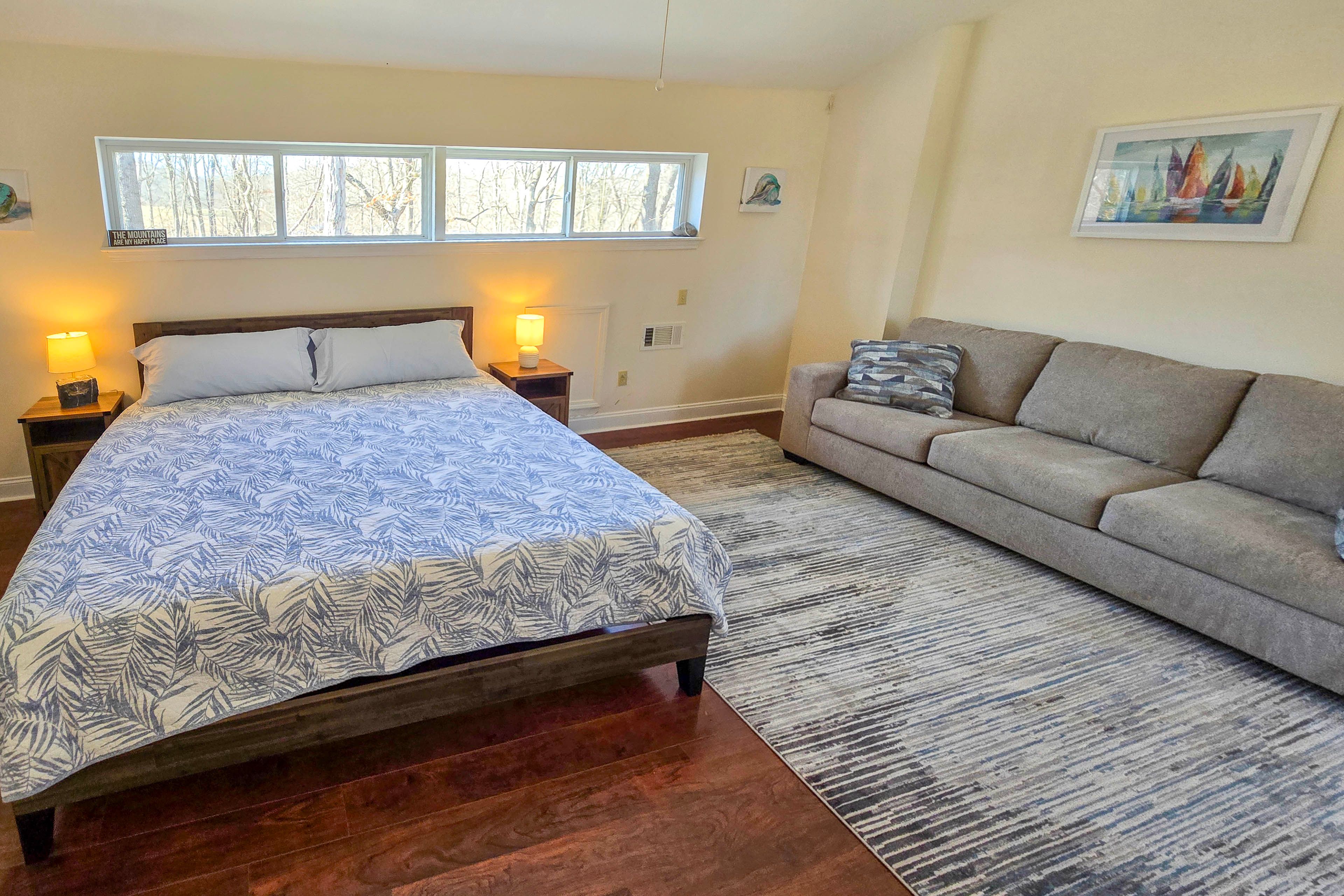 Bedroom 1 (Loft Suite) | King Bed | Queen Sleeper Sofa | Cable TV | 2nd Floor