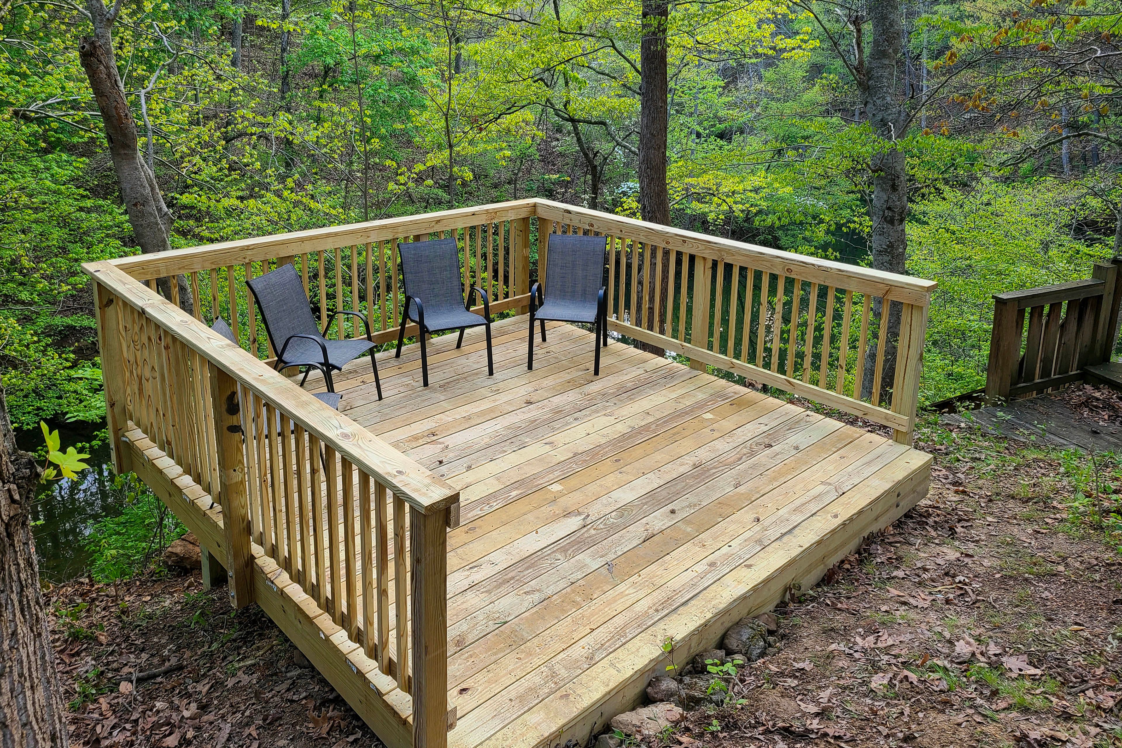 Deck w/ Seating