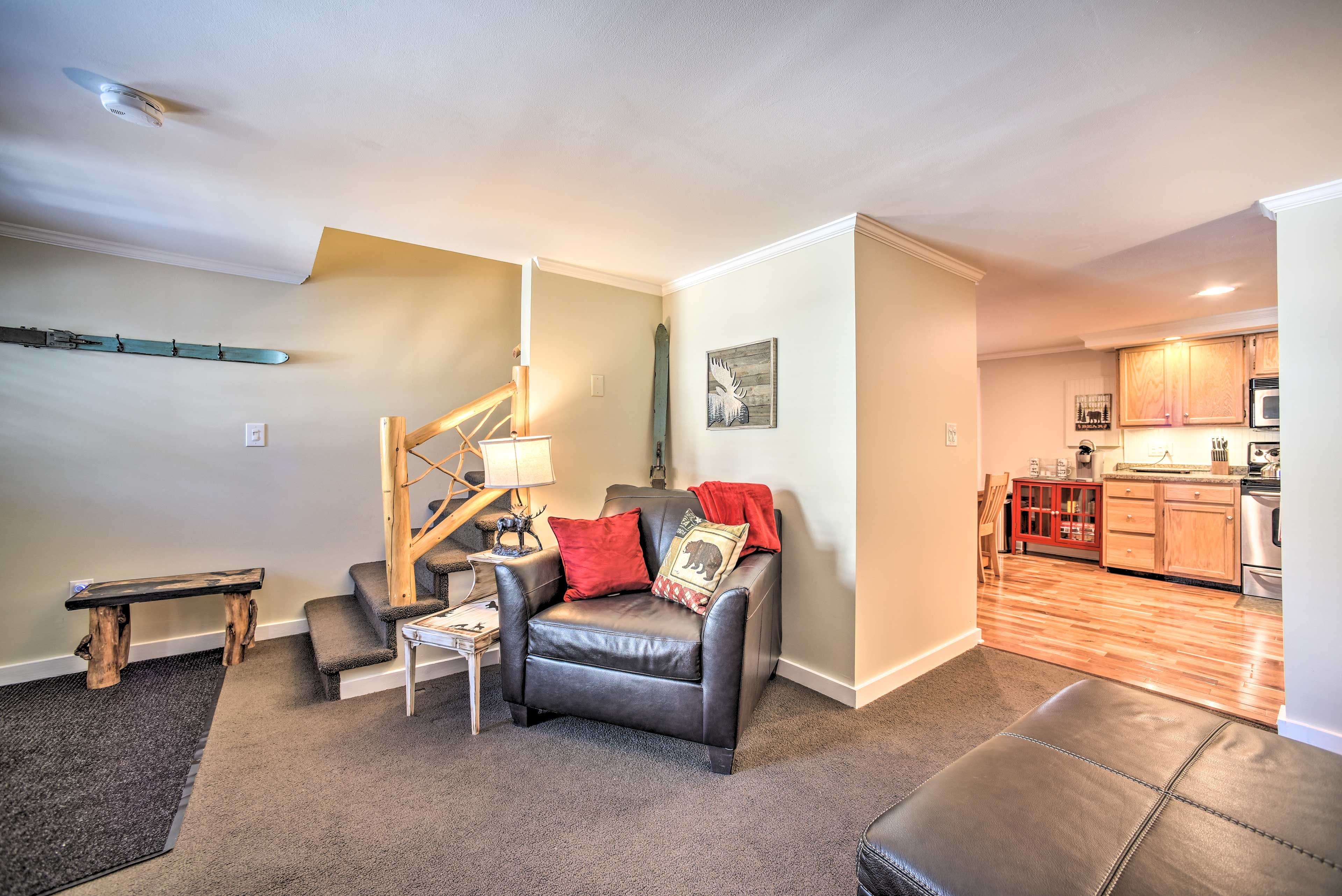 Living Room | Smart TV w/ Cable