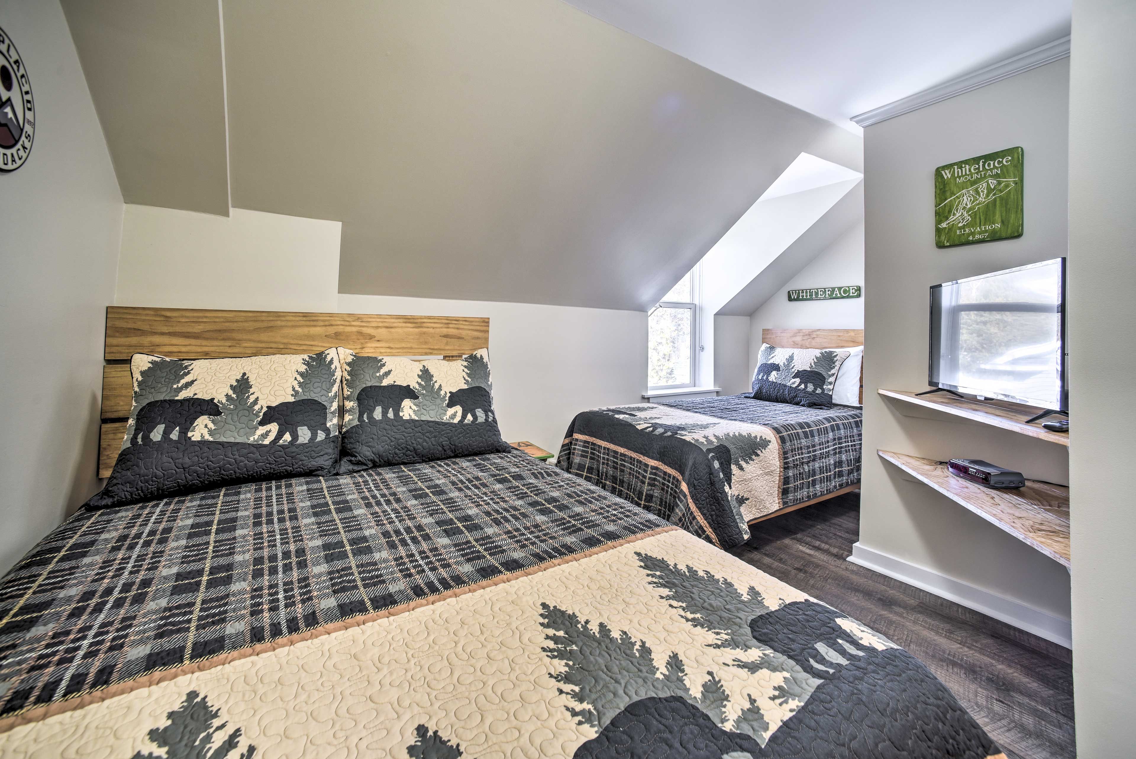 Bedroom 2 | Smart TV w/ Cable