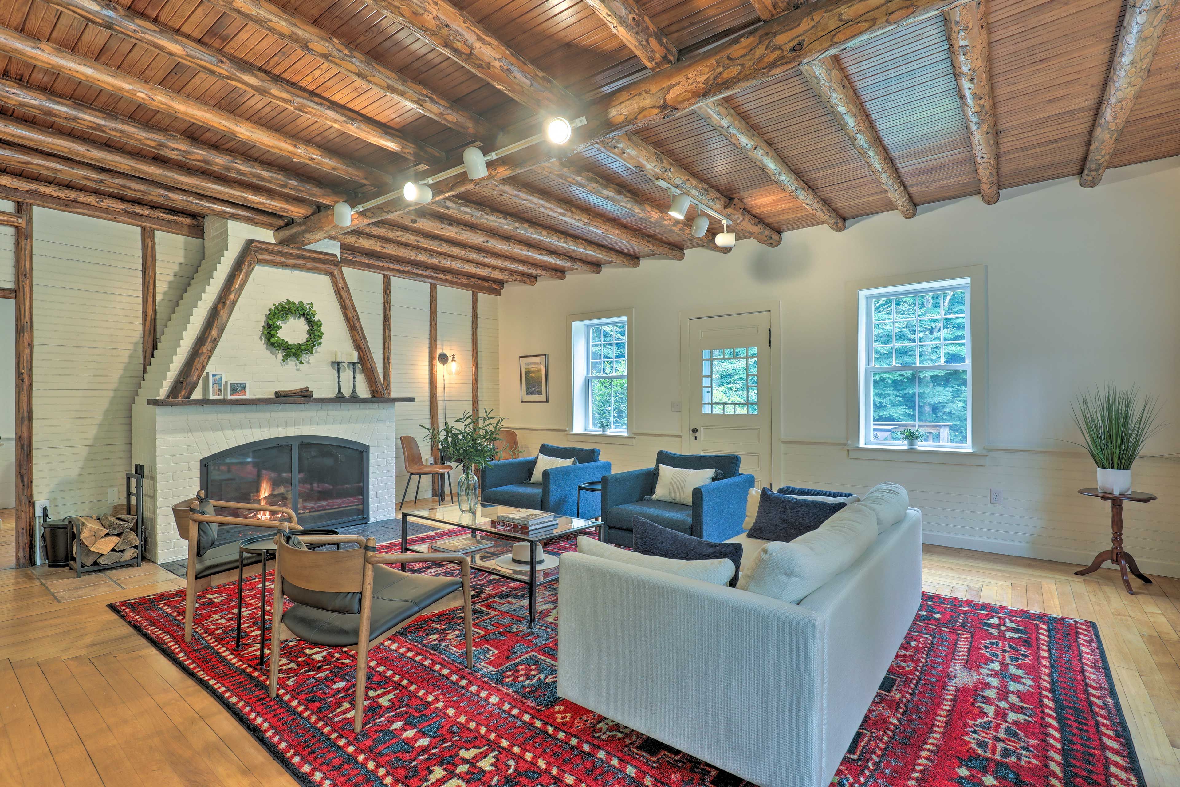 Living Room | Wood-Burning Fireplace | Firewood Provided