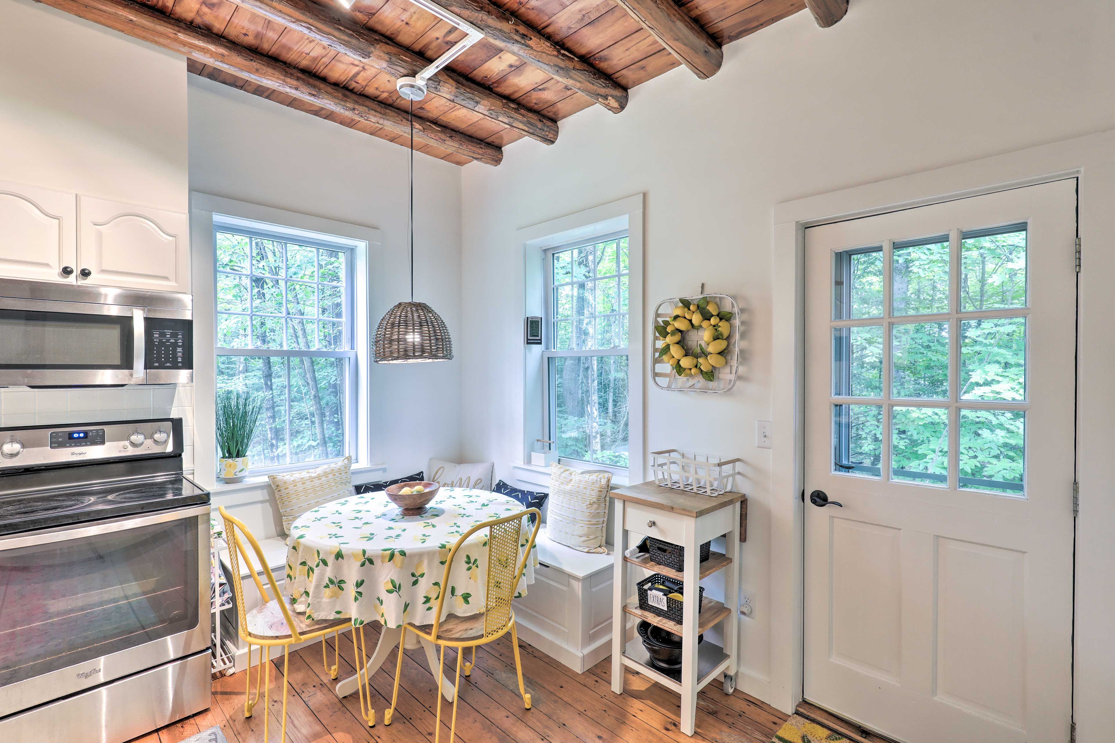 Kitchen | Breakfast Nook