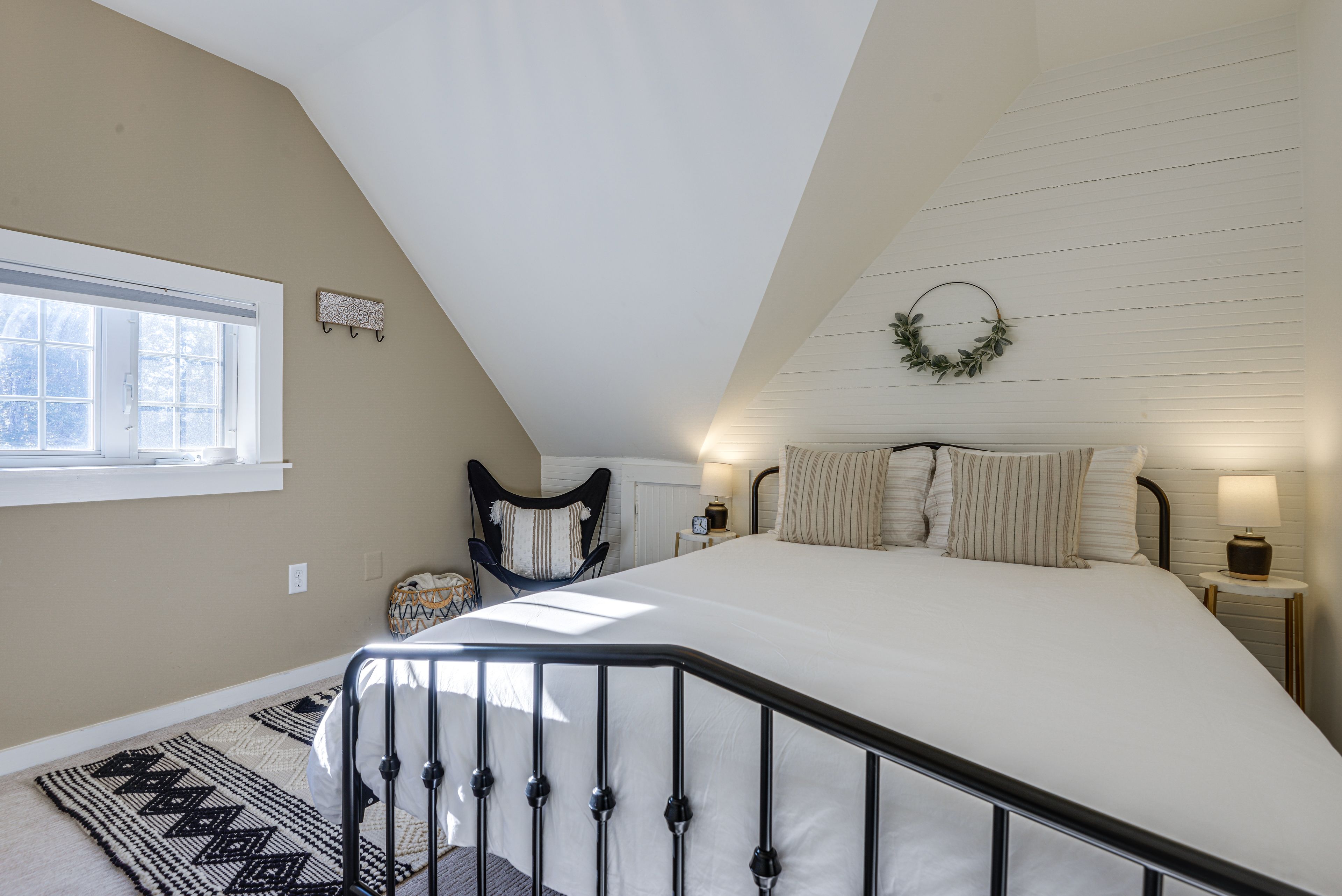 Bedroom 2 | Queen Bed