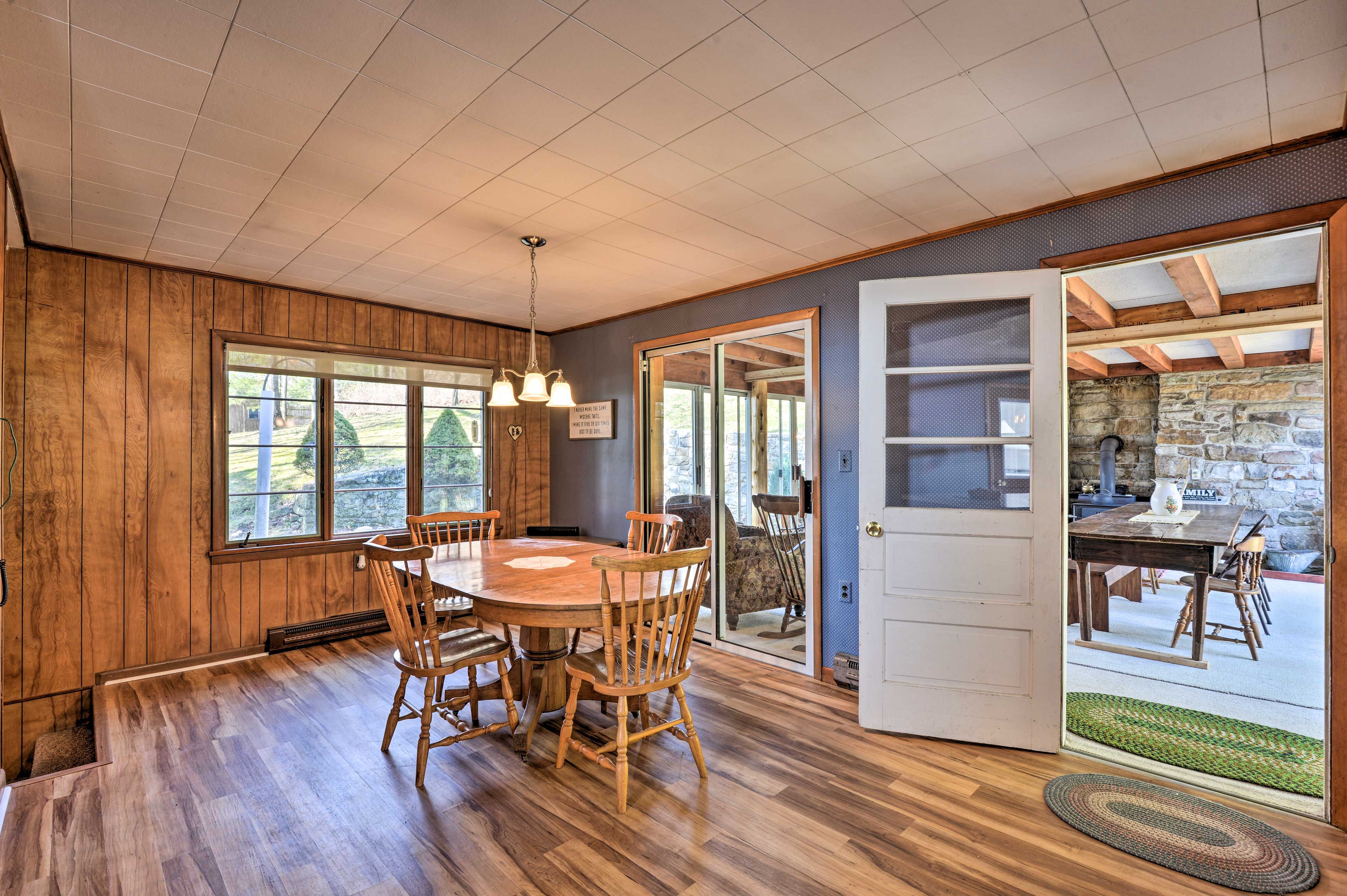 Breakfast Table | Keurig Coffee Maker