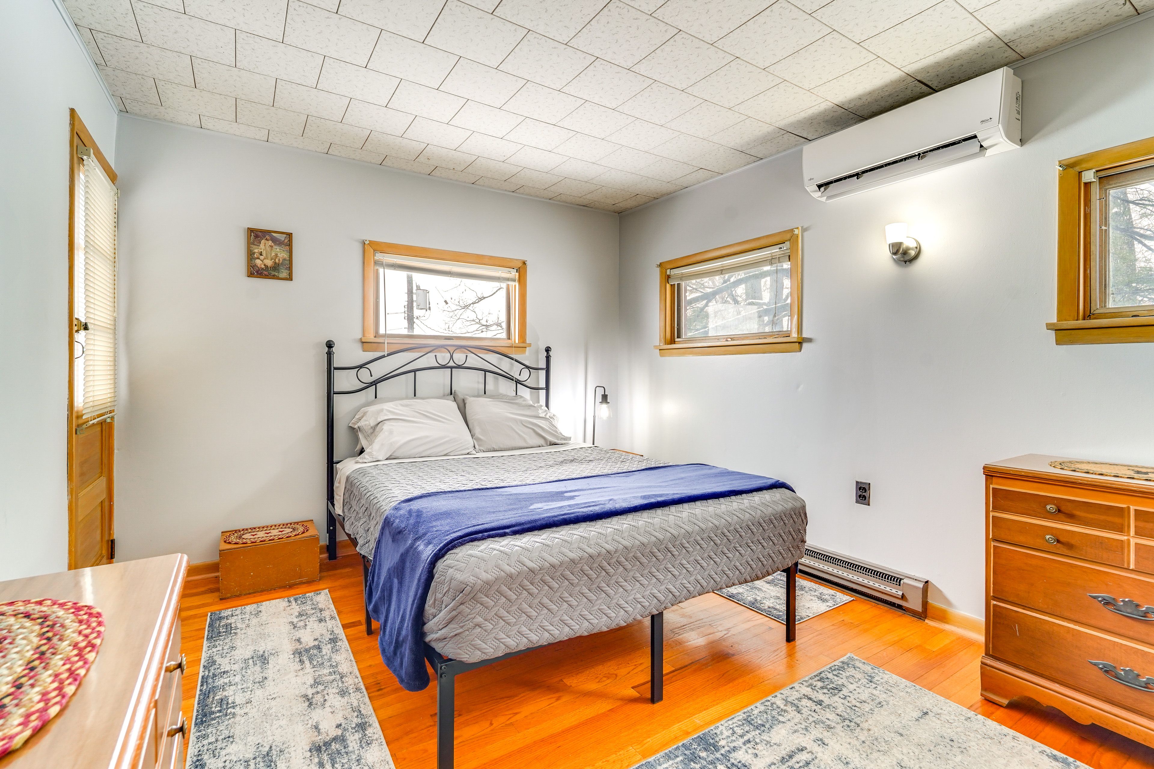 Bedroom 3 | Queen Bed