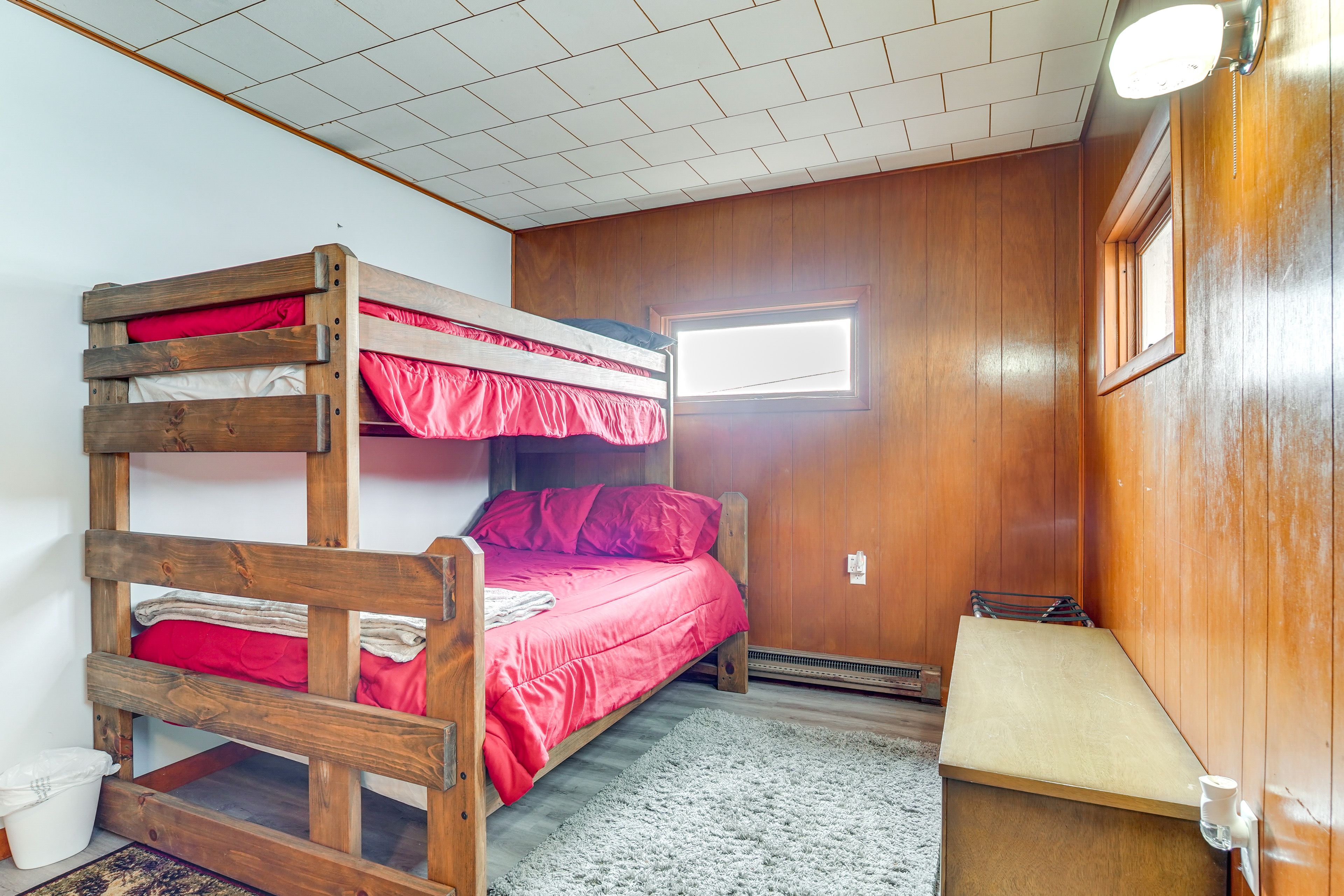 Bedroom 4 | Twin/Full Bunk Bed