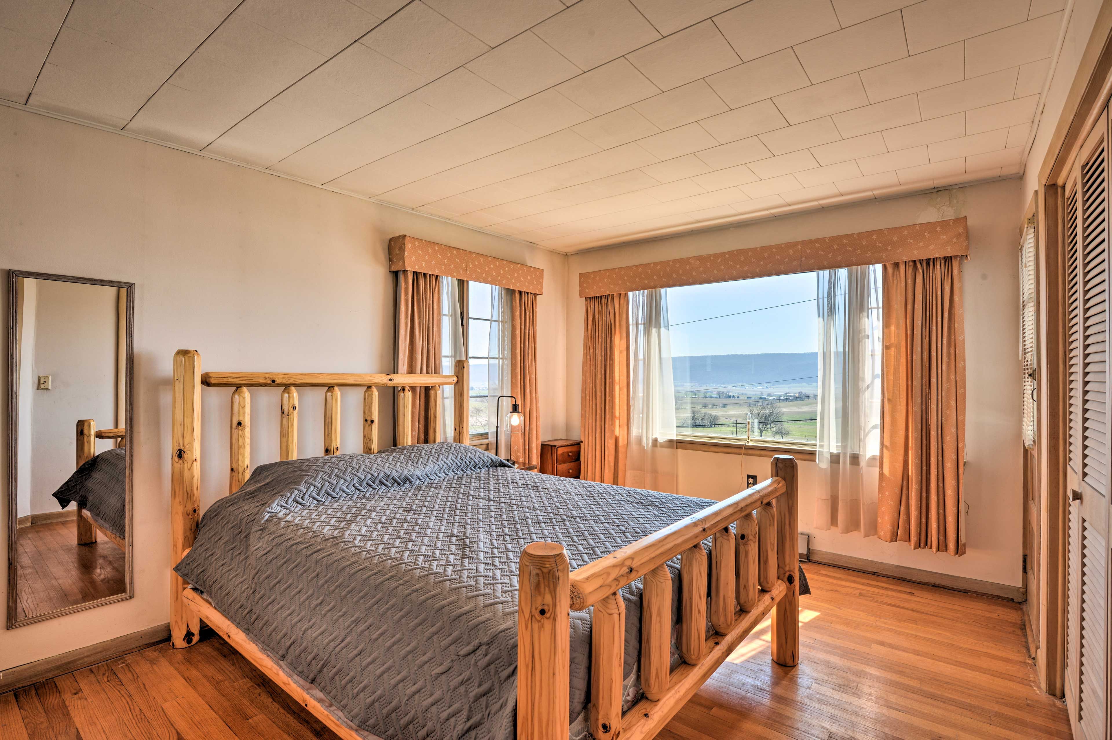 Bedroom 2 | 2nd Floor | Queen Bed | Linens Provided