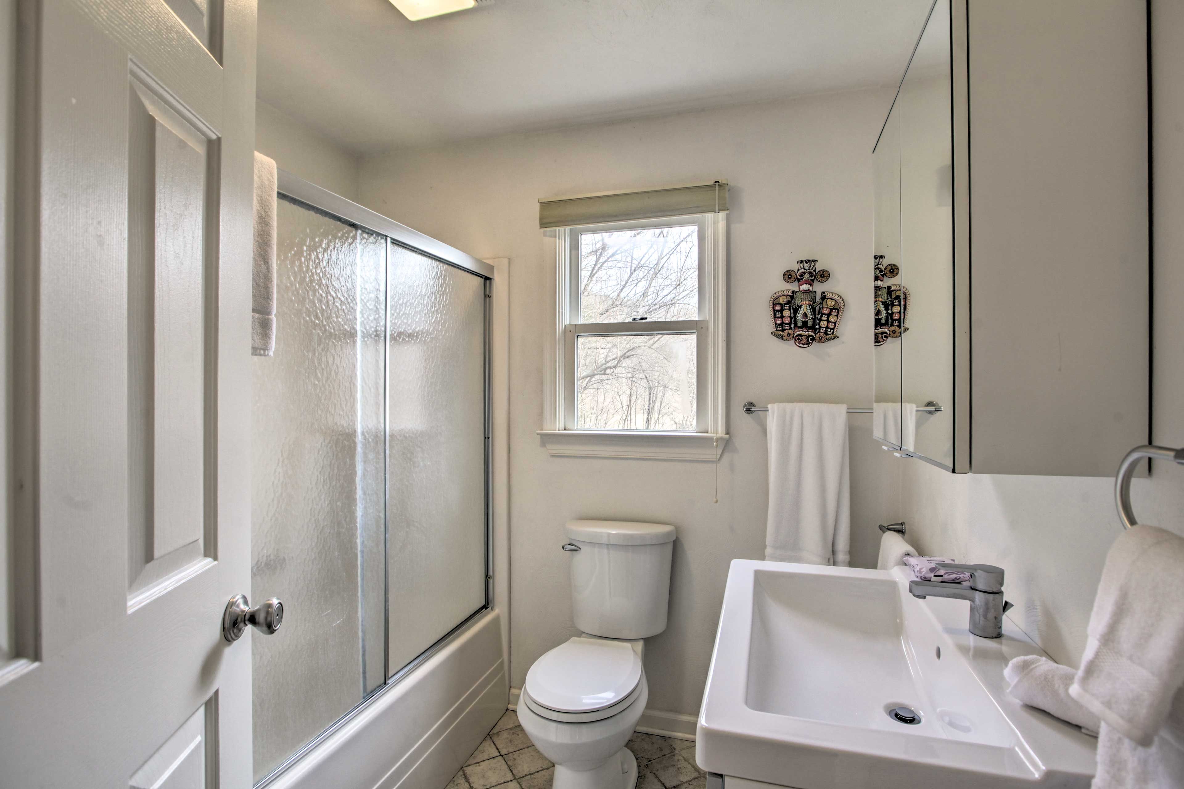 Full Bathroom | 2nd Floor