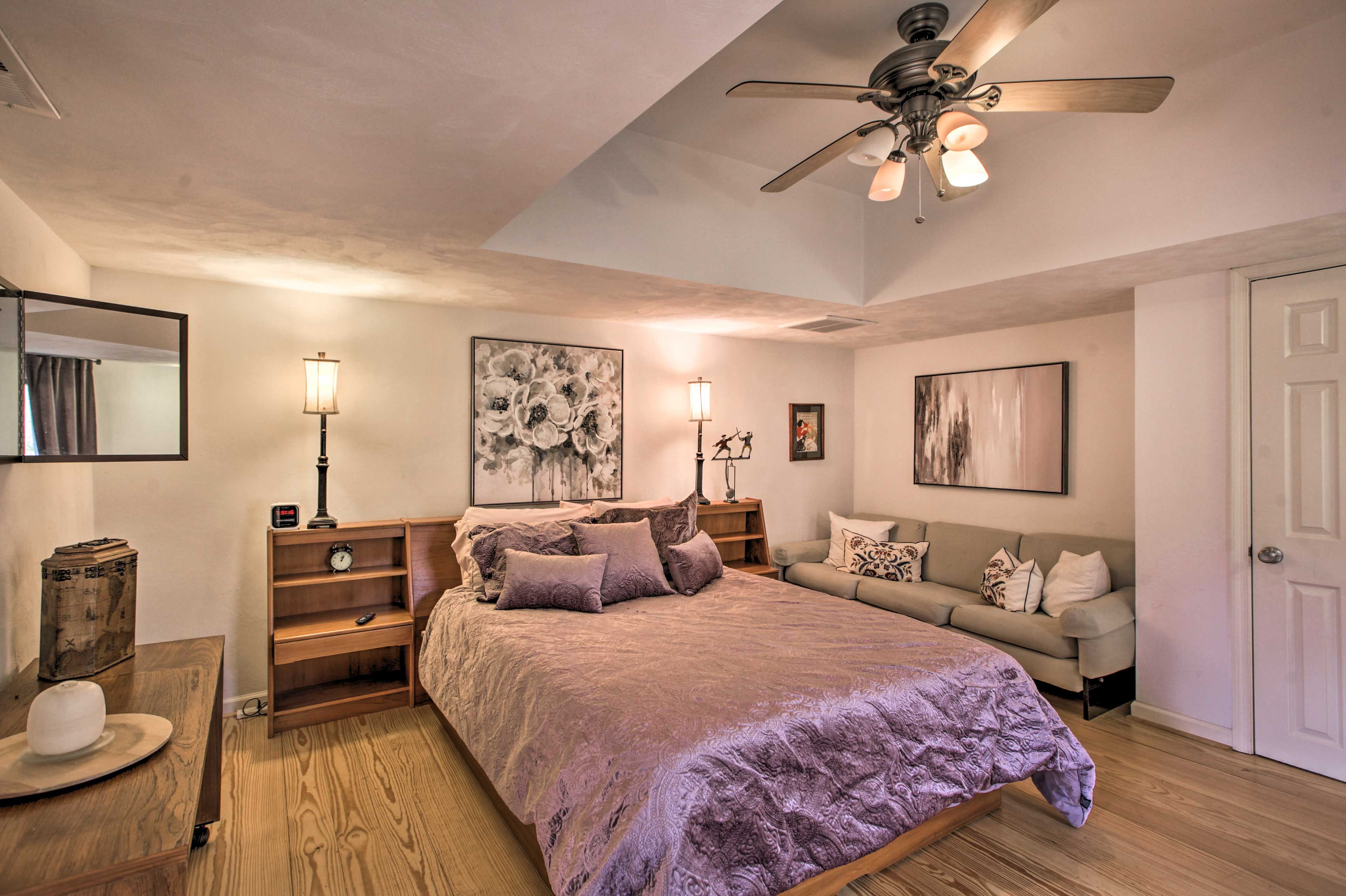 Bedroom 2 | Queen Bed