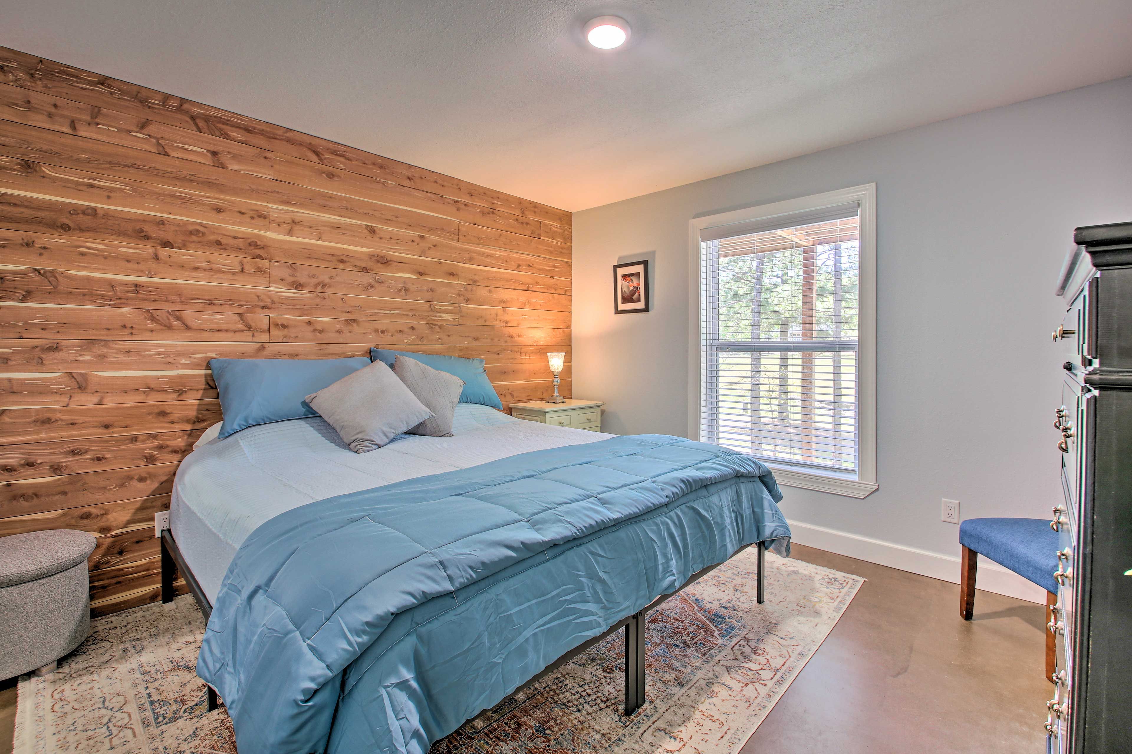 Bedroom | King Bed | 1st Floor | No Steps Required