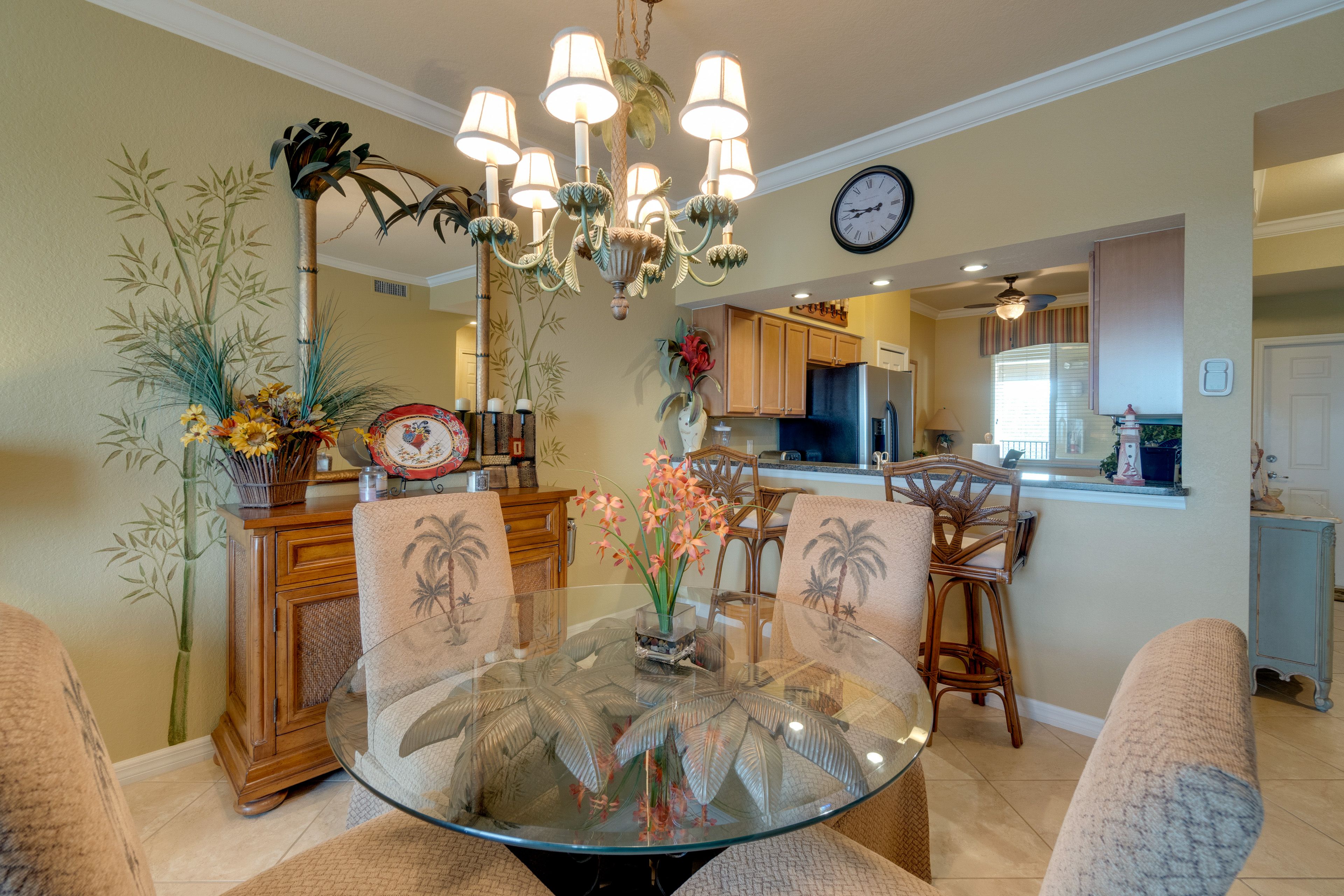 Dining Table | Breakfast Bar | Fully Equipped Kitchen