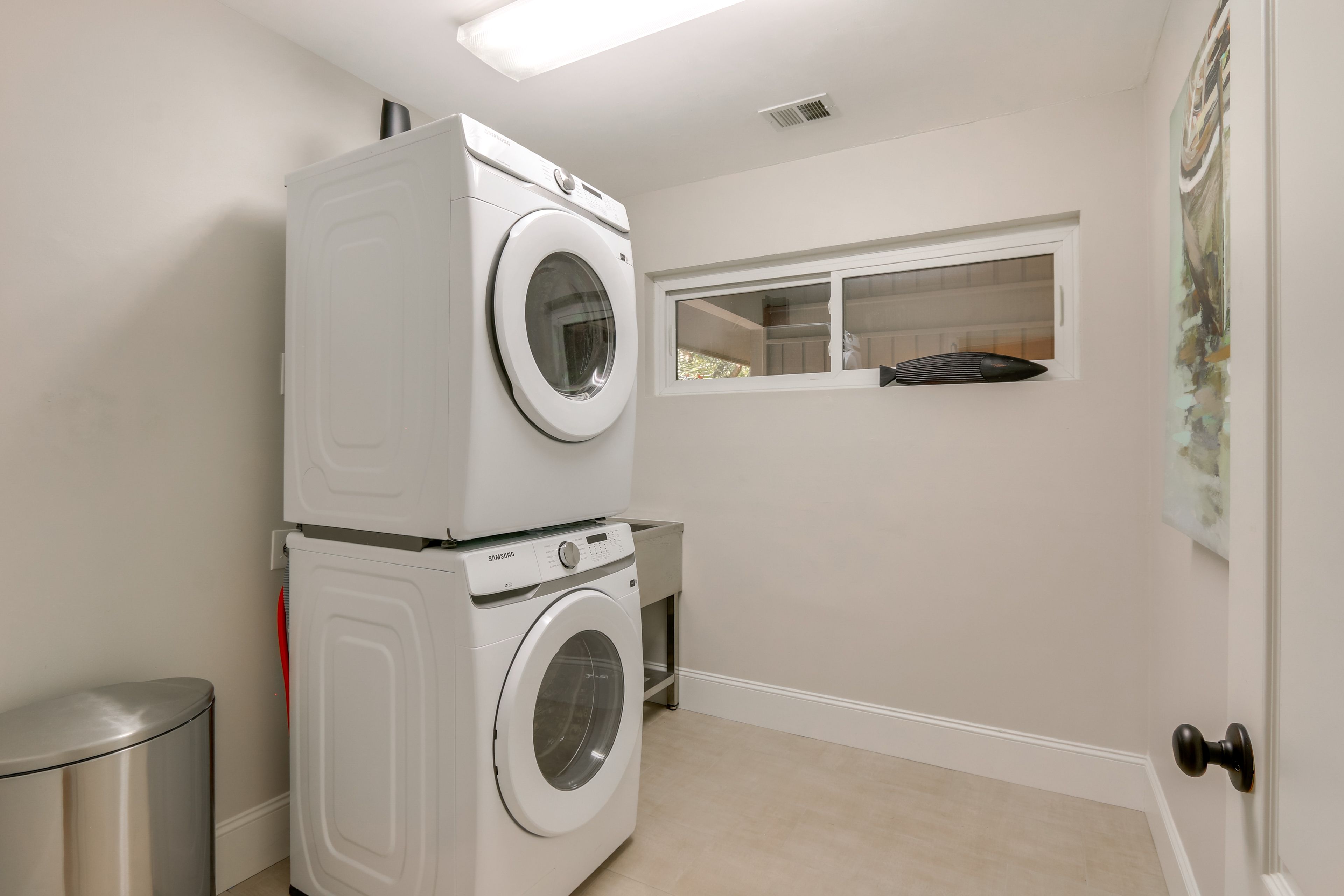 Laundry Machines | Linens / Towels Provided