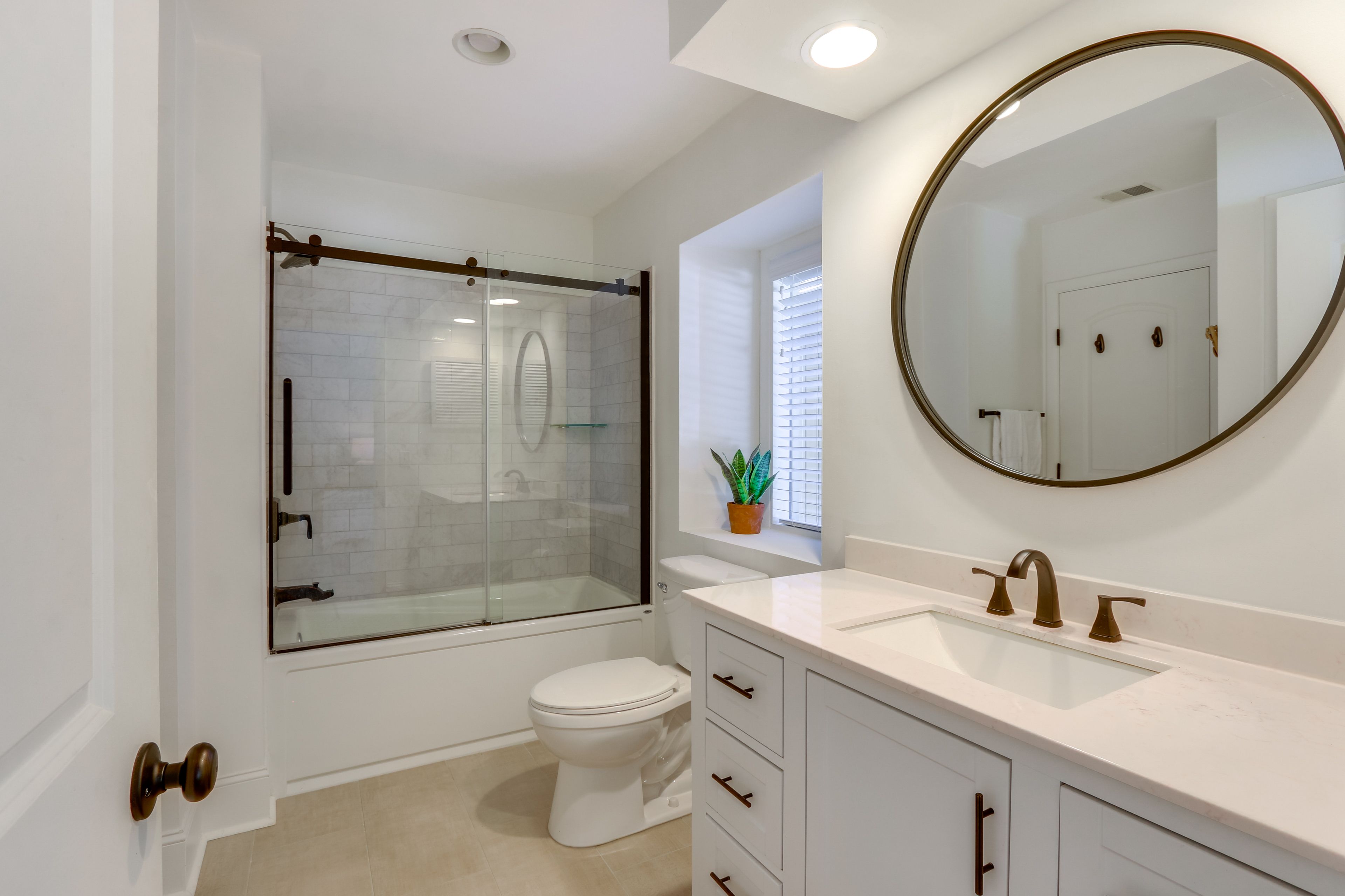 Full Bathroom | 1st Floor