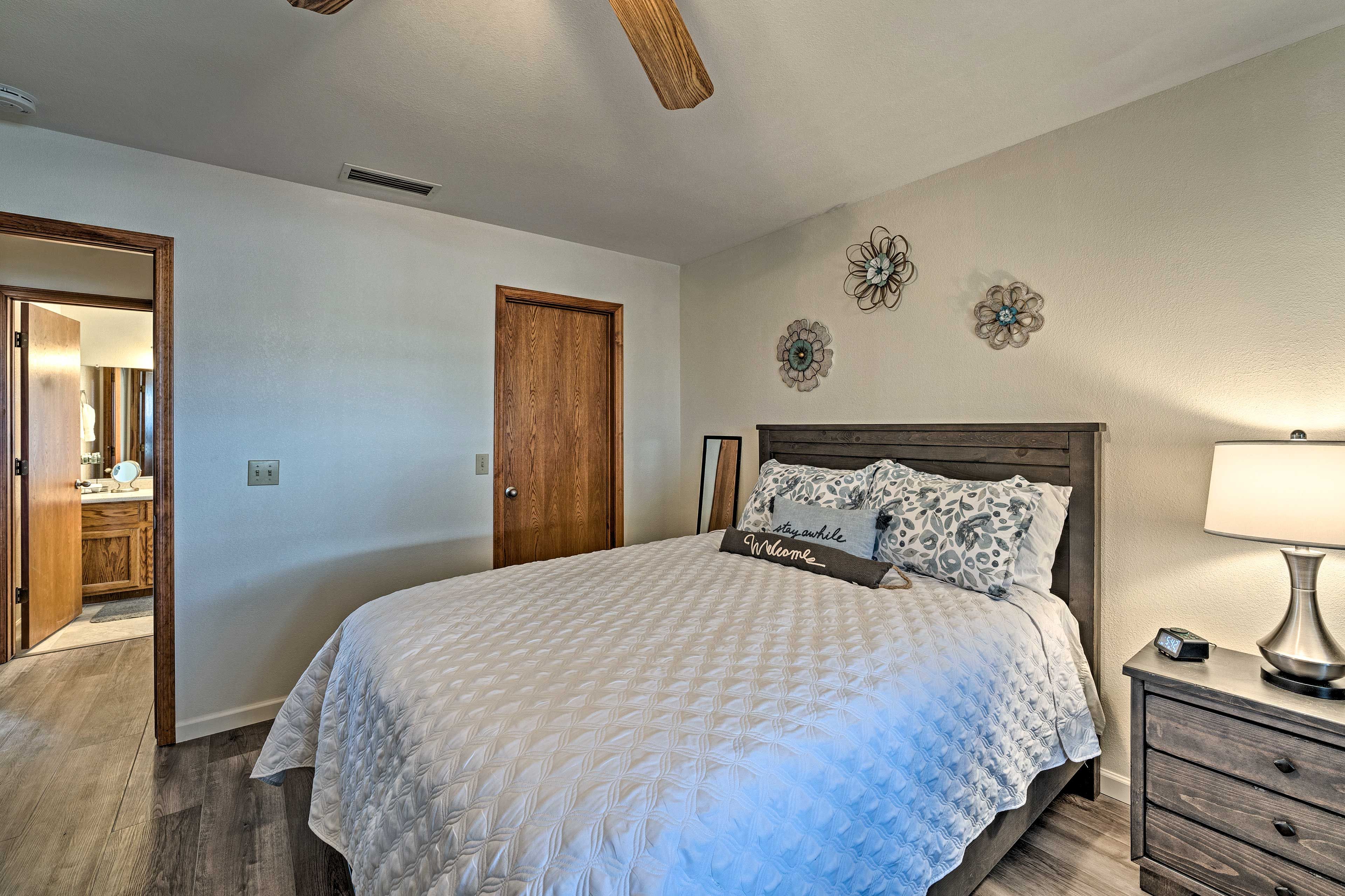 Bedroom 2 | Queen Bed
