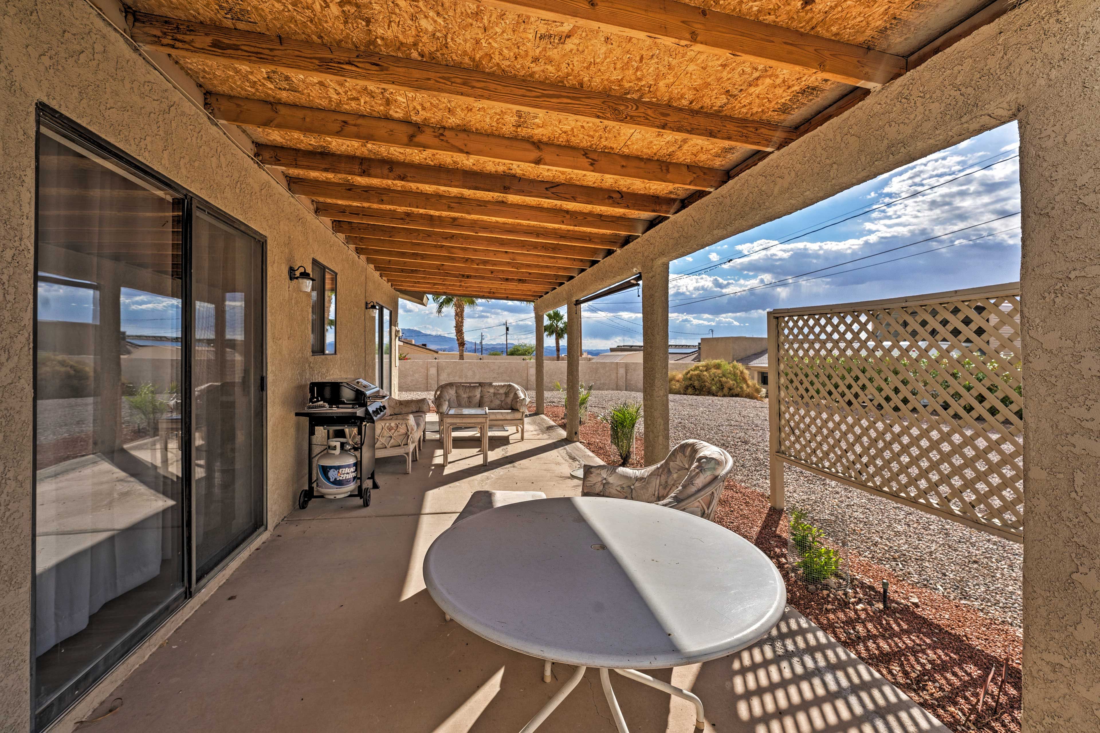 Private Covered Patio | Gas Grill | Outdoor Dining Table