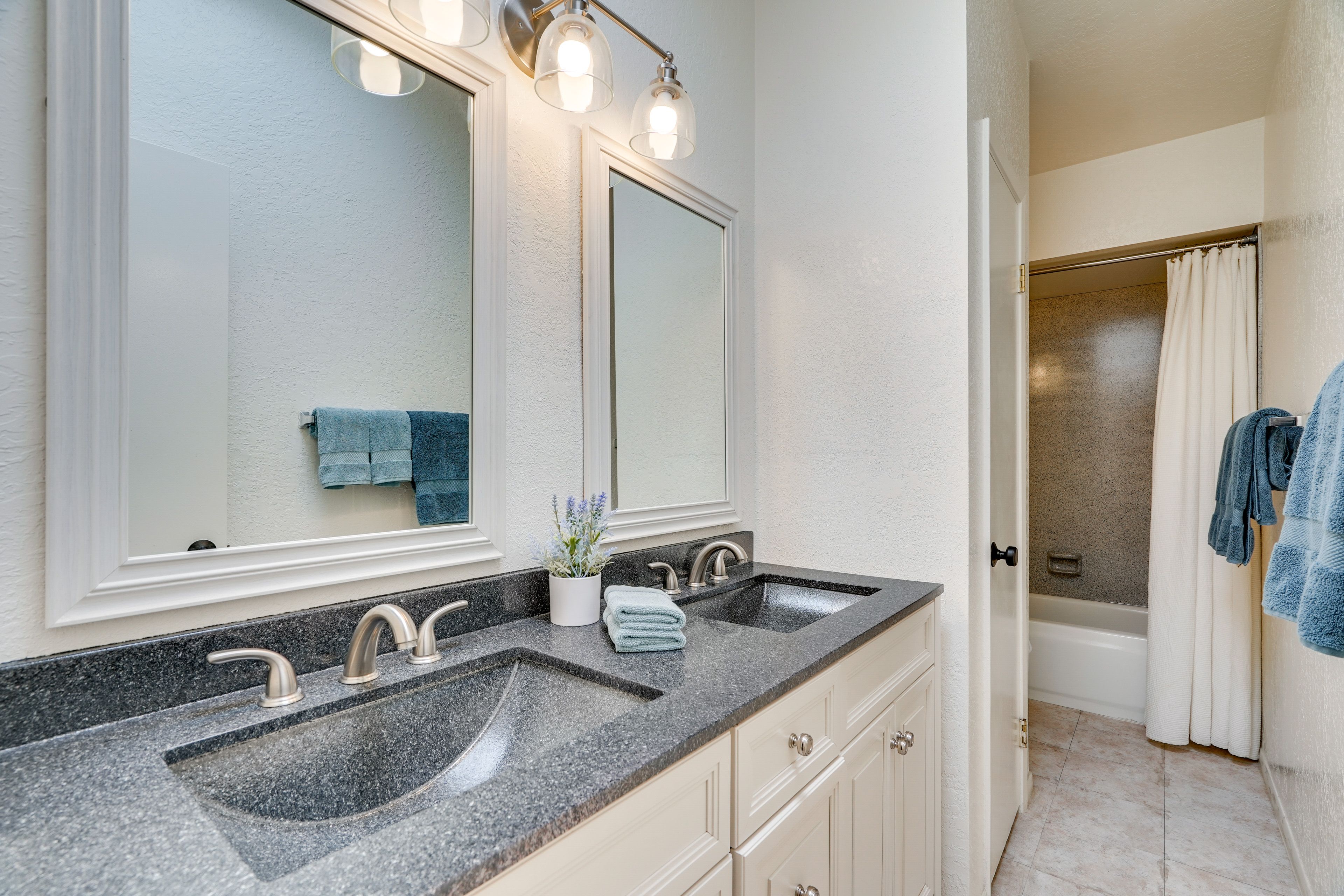 En-Suite Bathroom | Linens & Towels Provided