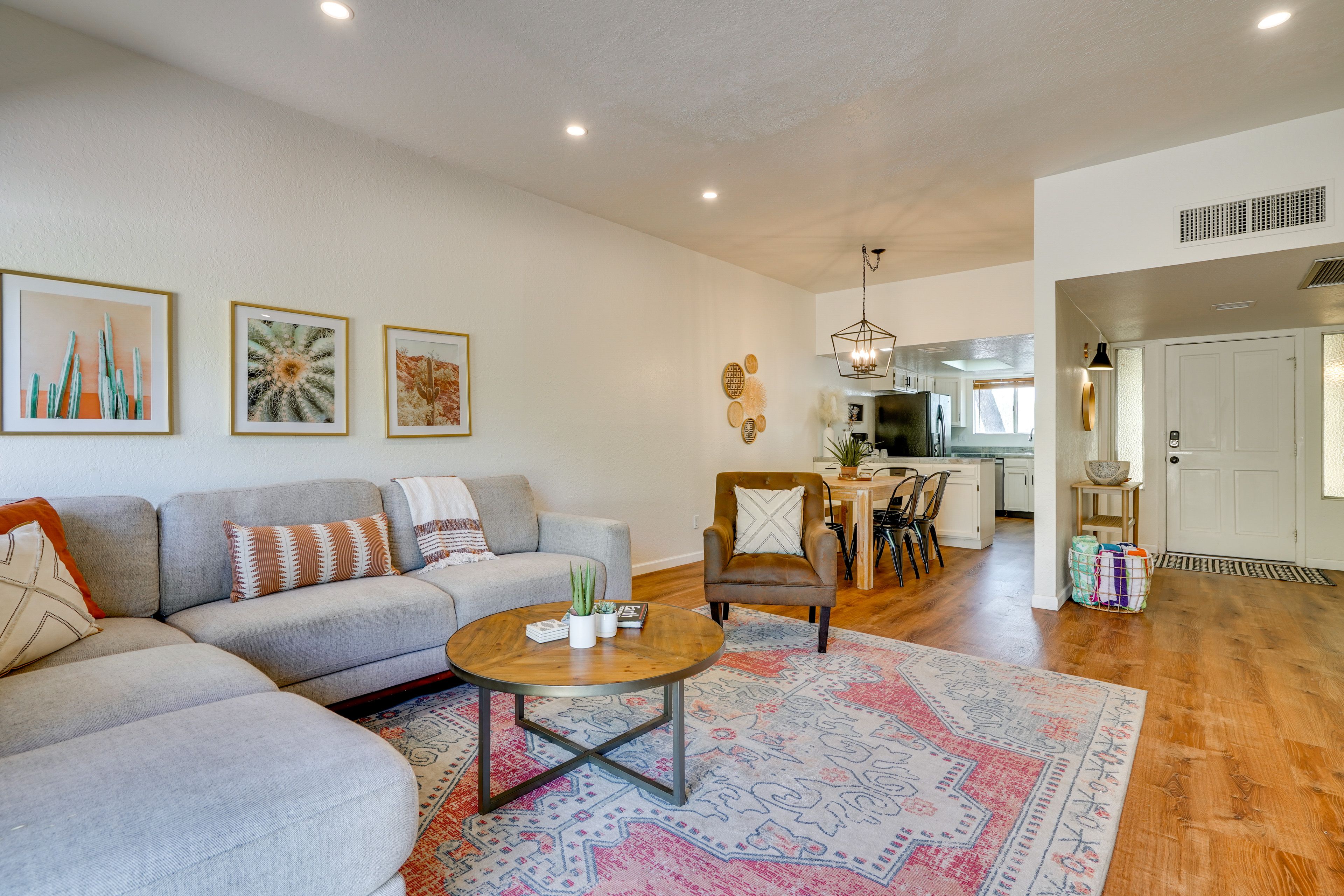 Living Room & Entryway | Smart TV | Free WiFi