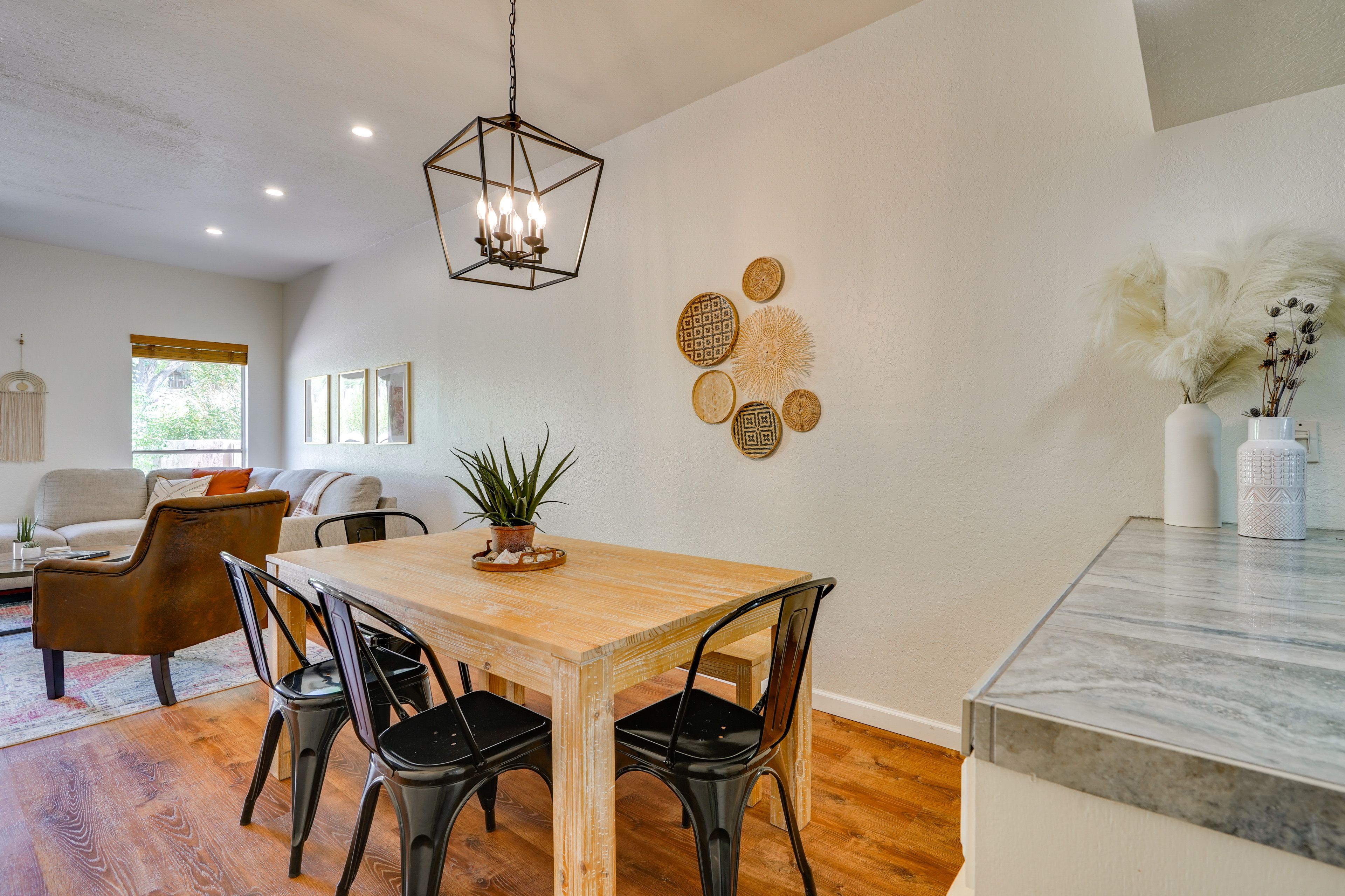 Dining Area | Dishes & Flatware Provided