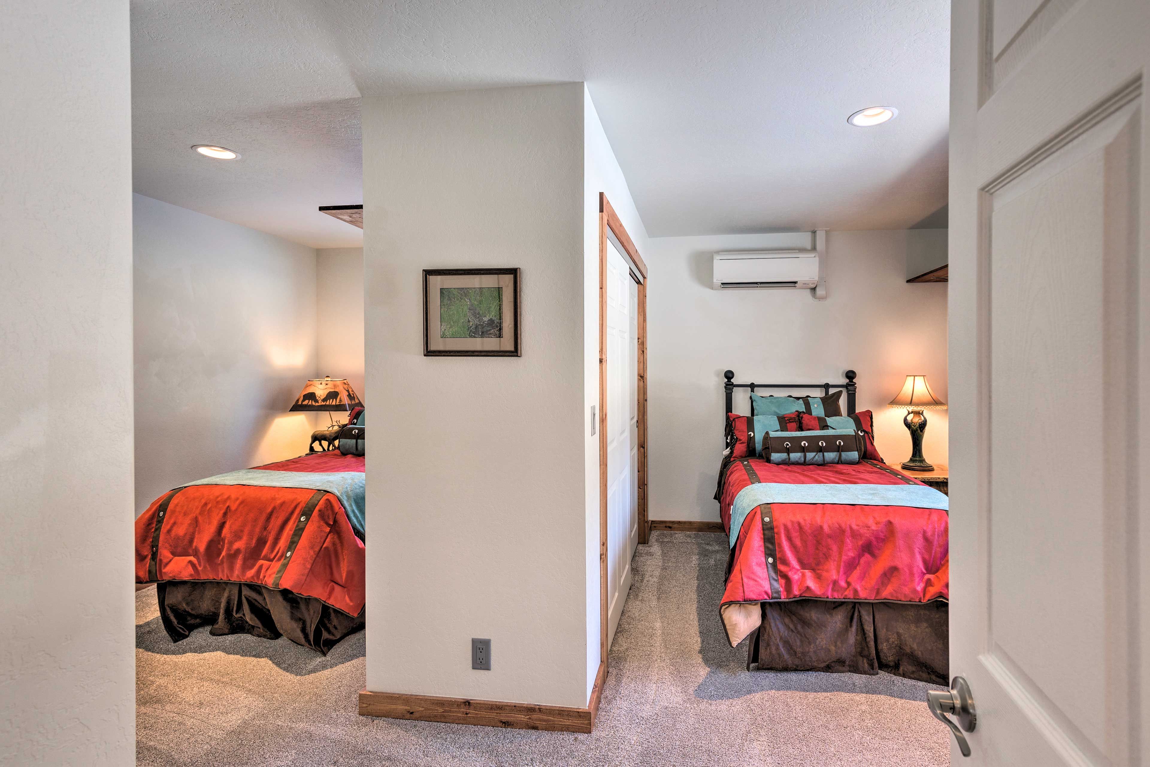 Bedroom 2 | 2 Twin Beds | Linens