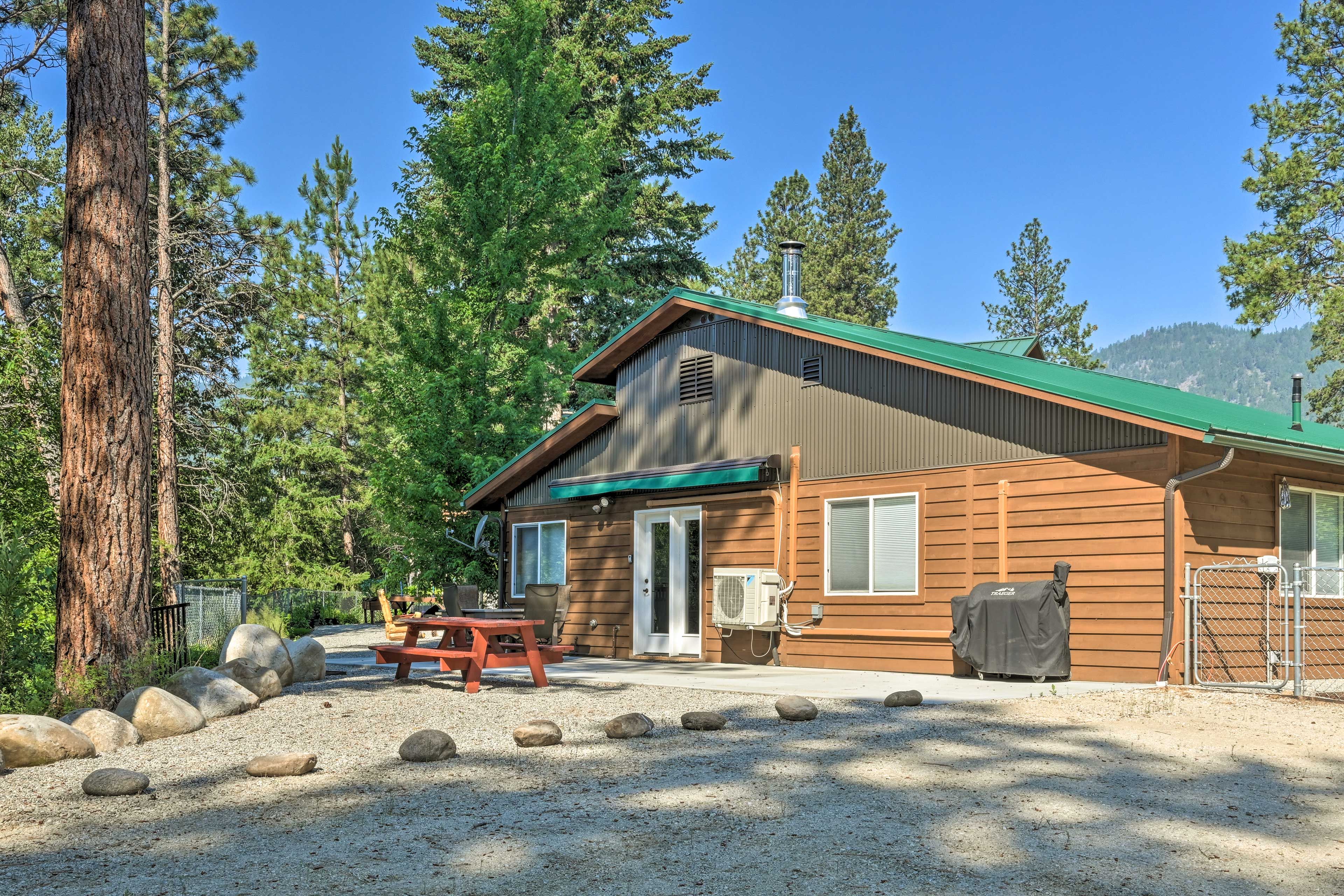 Cabin Exterior | Patio