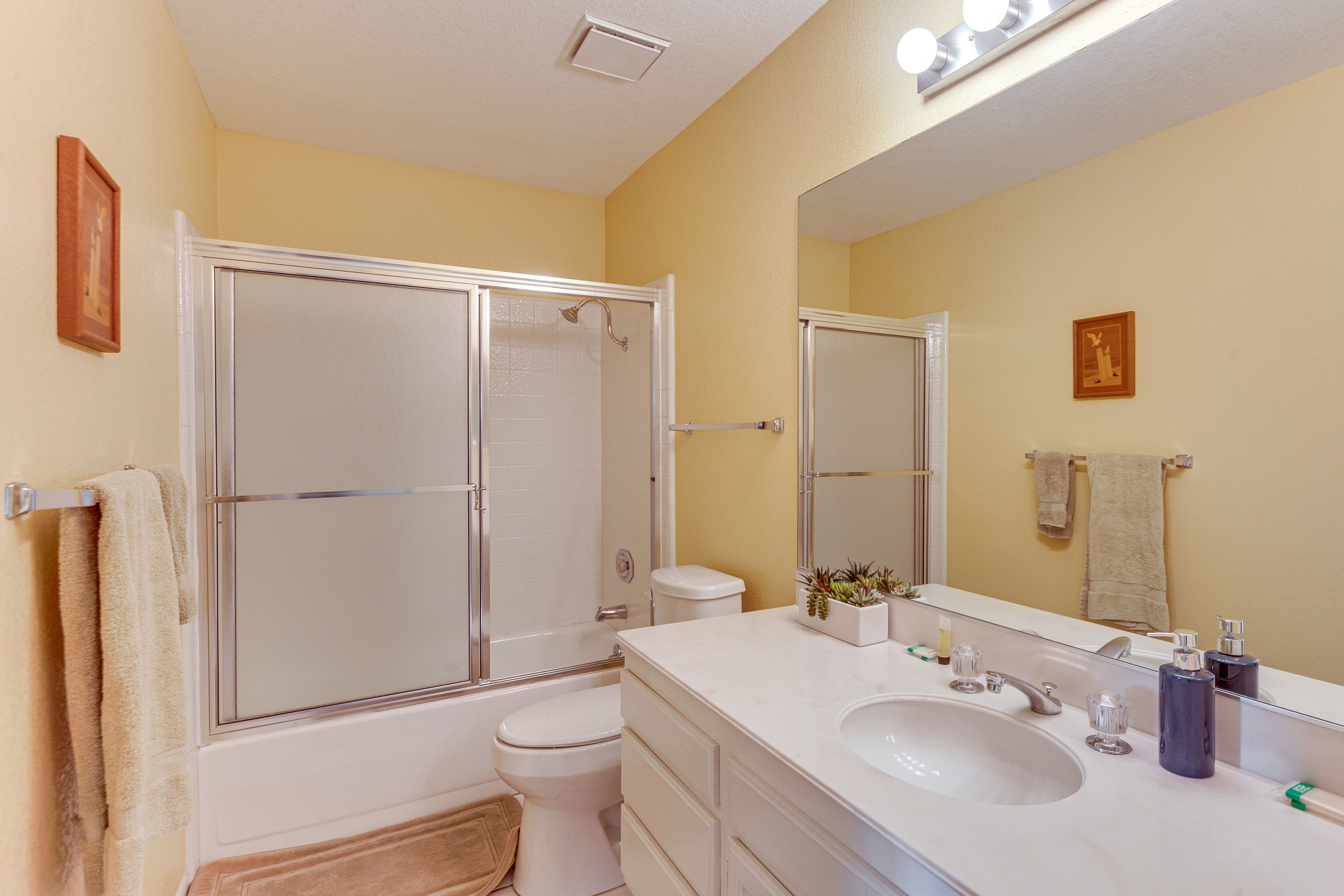 Full Bathroom | Towels & Linens Provided