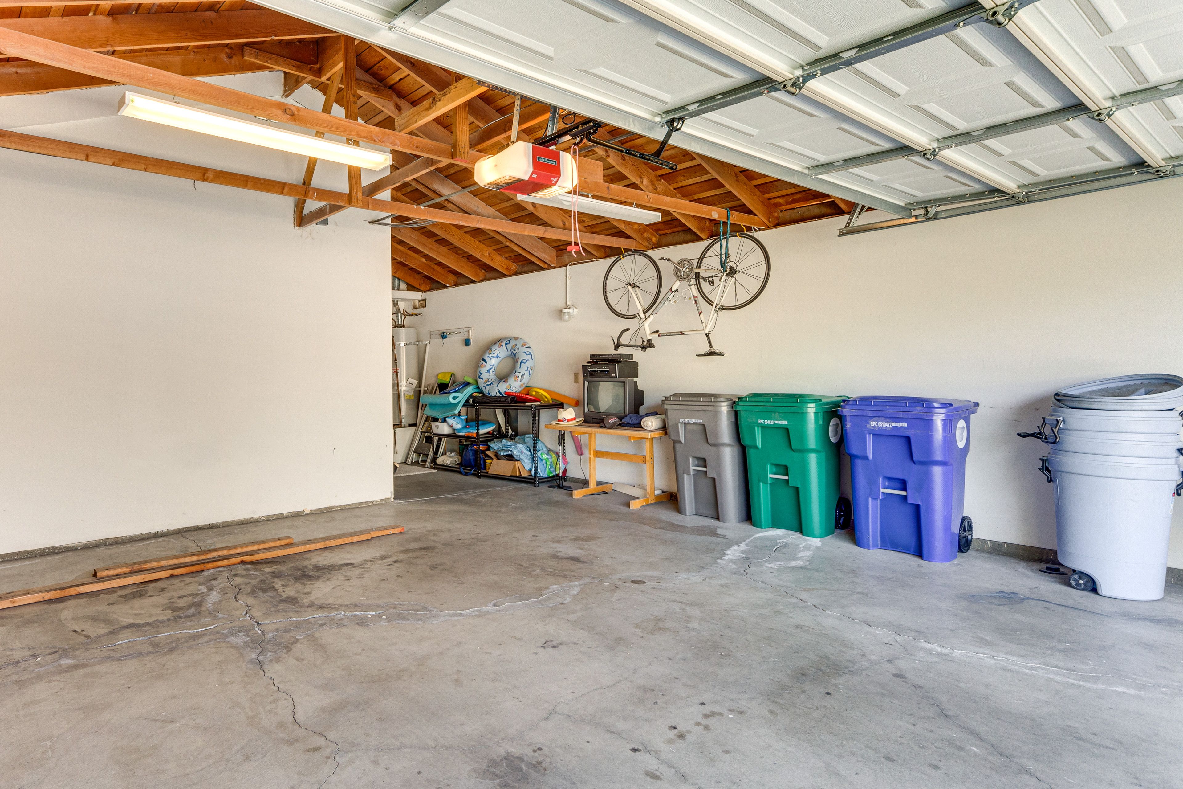 Parking | Garage (2 Vehicles) | Driveway (2 Vehicles)